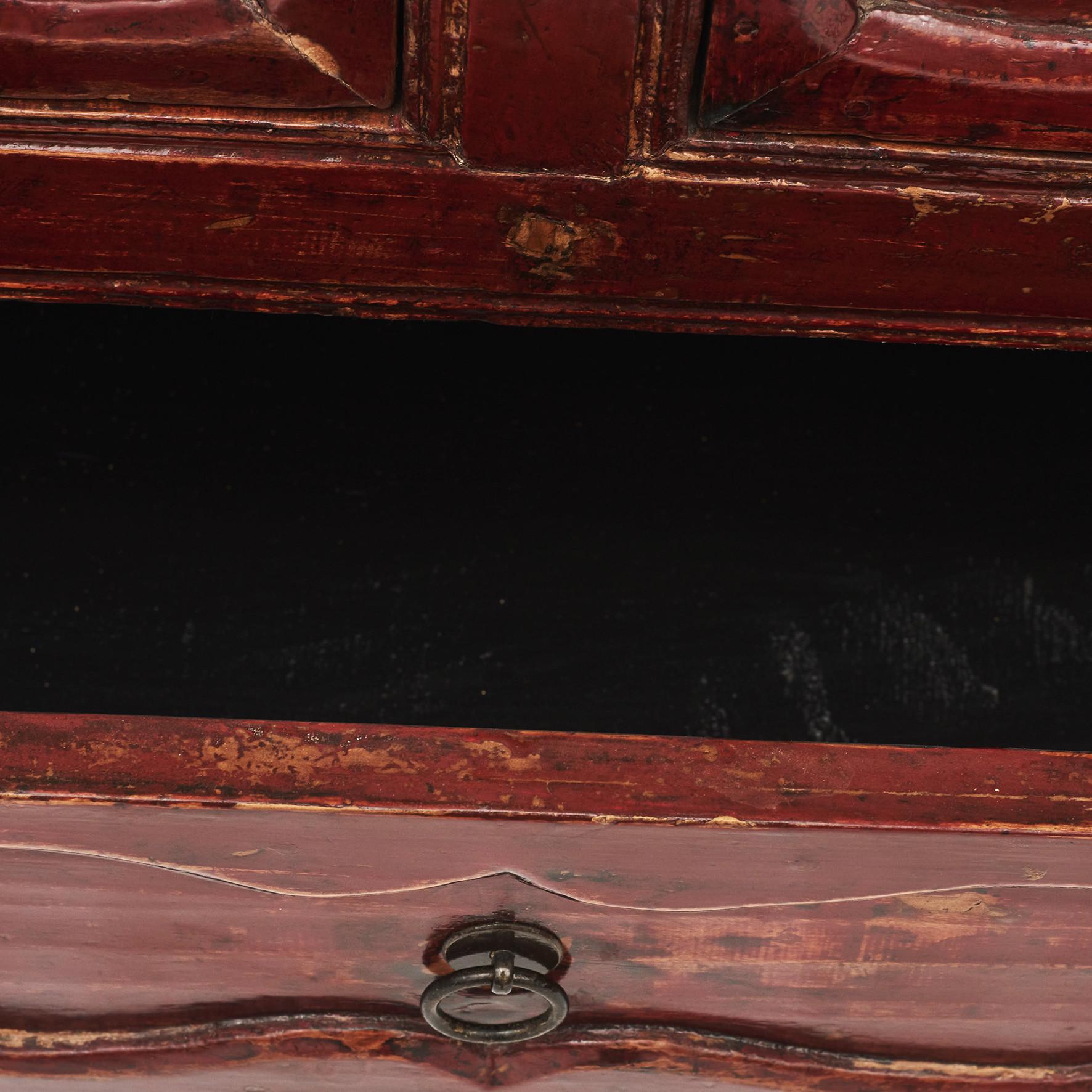 Chinesisches Sideboard aus rotem Lack mit 3 Schubladen aus der Mitte des 19. Jahrhunderts im Zustand „Gut“ im Angebot in Kastrup, DK