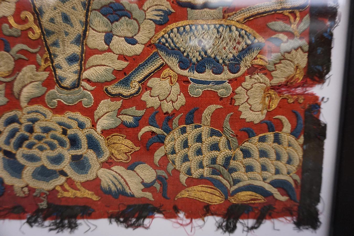 Mitte 19. Jahrhundert Chinesische Seiden- und Wollstickerei 9 