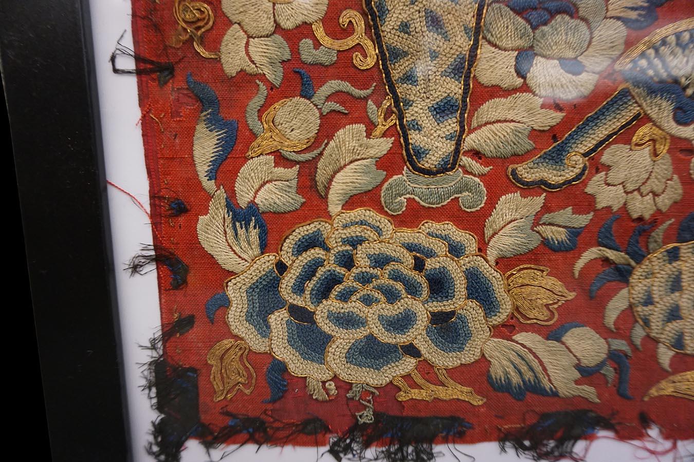 Chinesische Seiden- und Wollstickerei aus der Mitte des 19. im Angebot 2