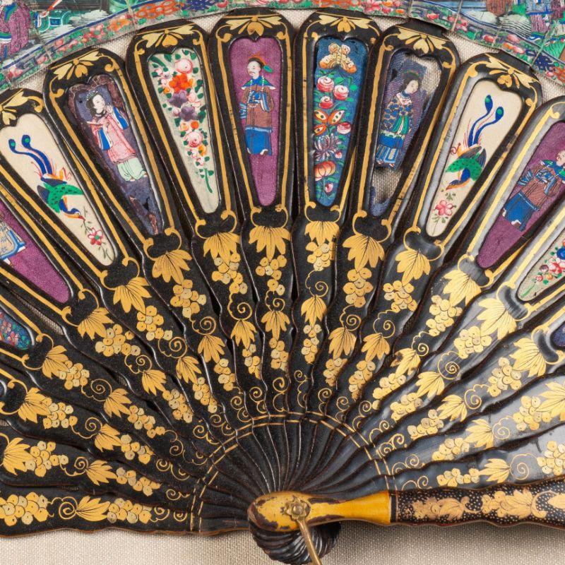 Mid-19th Century Chinese Telescopic Fan of Gilt Decorated Black Lacquer Stays In Good Condition For Sale In Kenilworth, IL