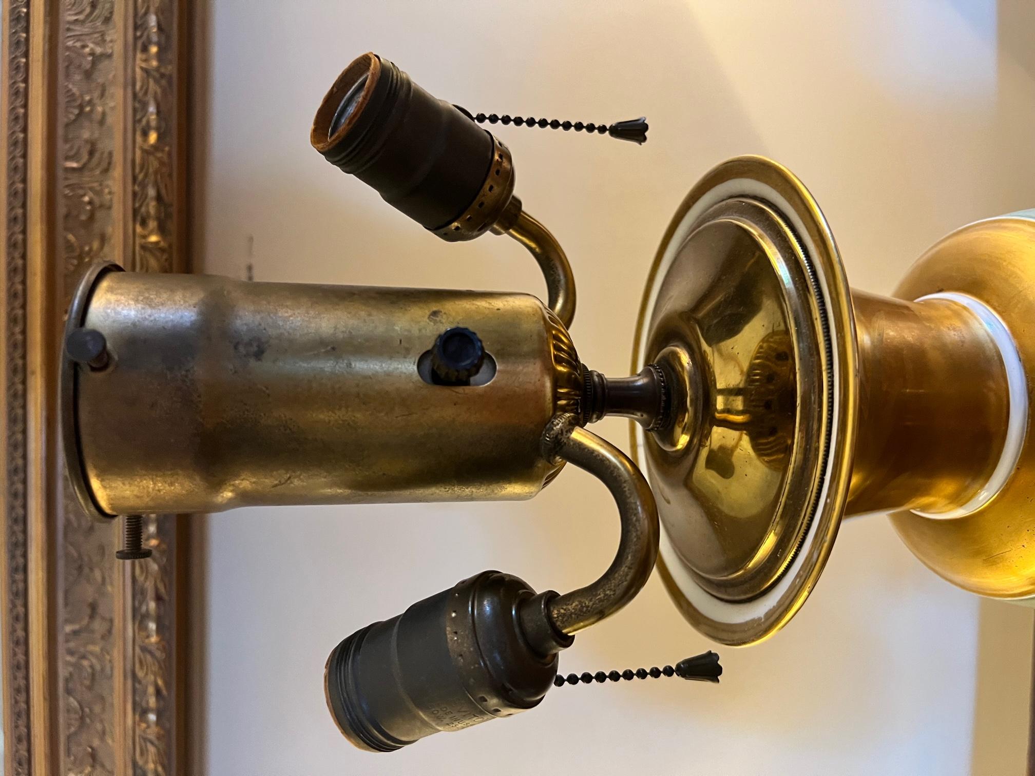 Kontinentale Porzellanurne aus der Mitte des 19. Jahrhunderts, umgewandelt in eine Lampe im Angebot 6