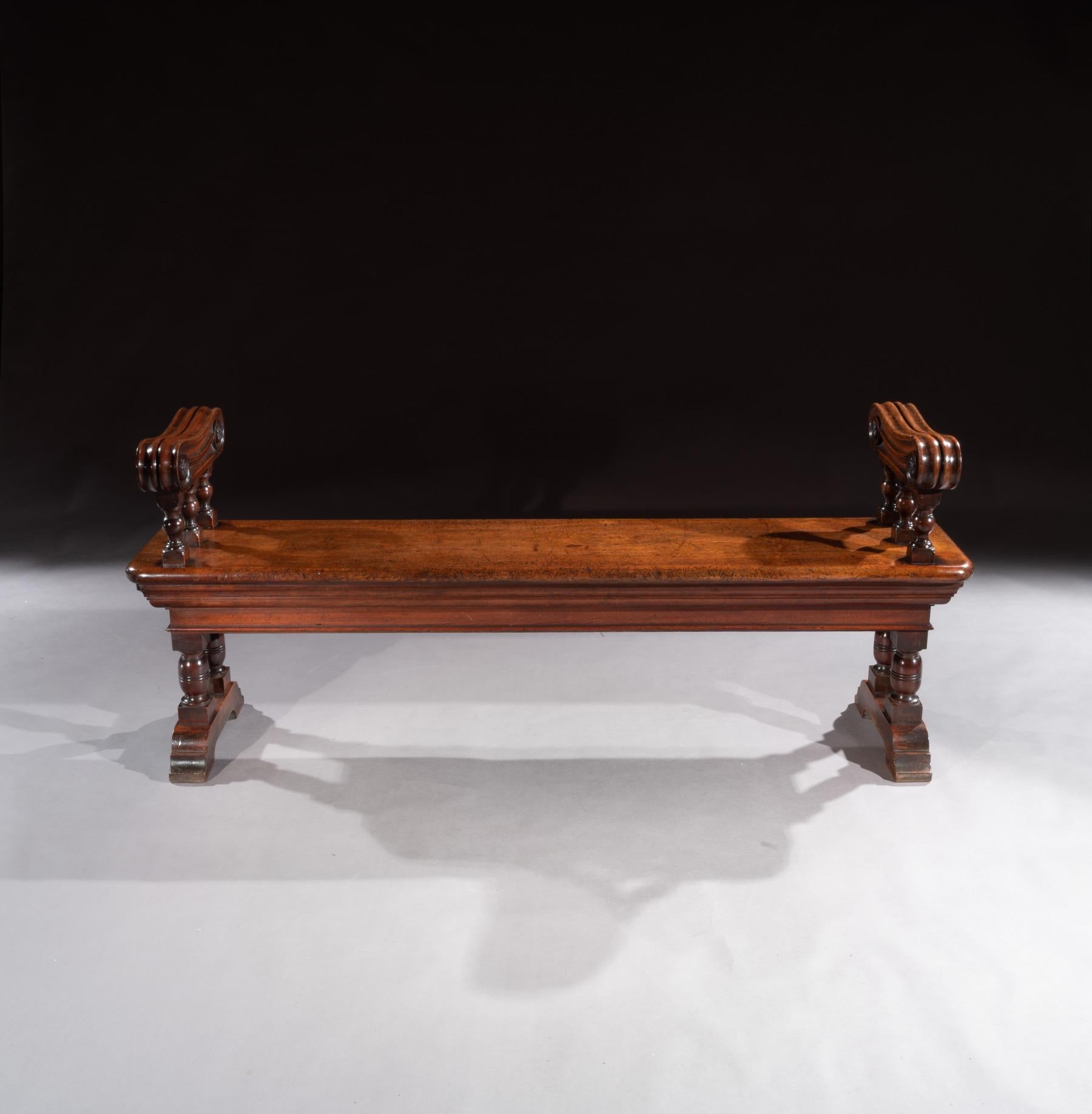 Mid-19th Century Country House Walnut Hall Bench of Good Scale In Good Condition In Benington, Herts