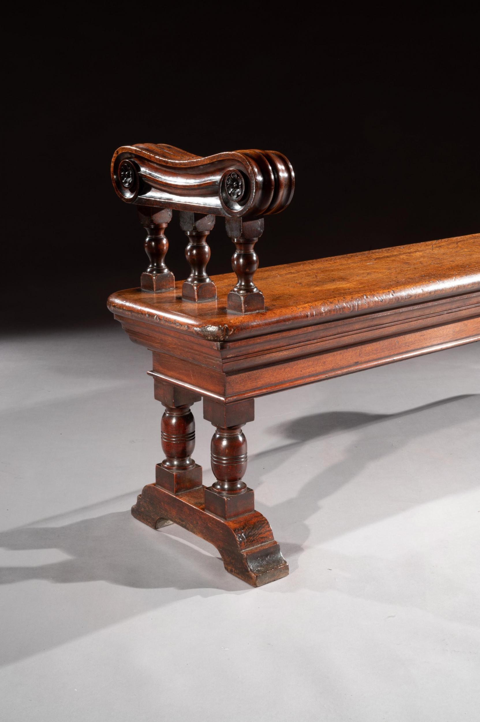 Mid-19th Century Country House Walnut Hall Bench of Good Scale 3