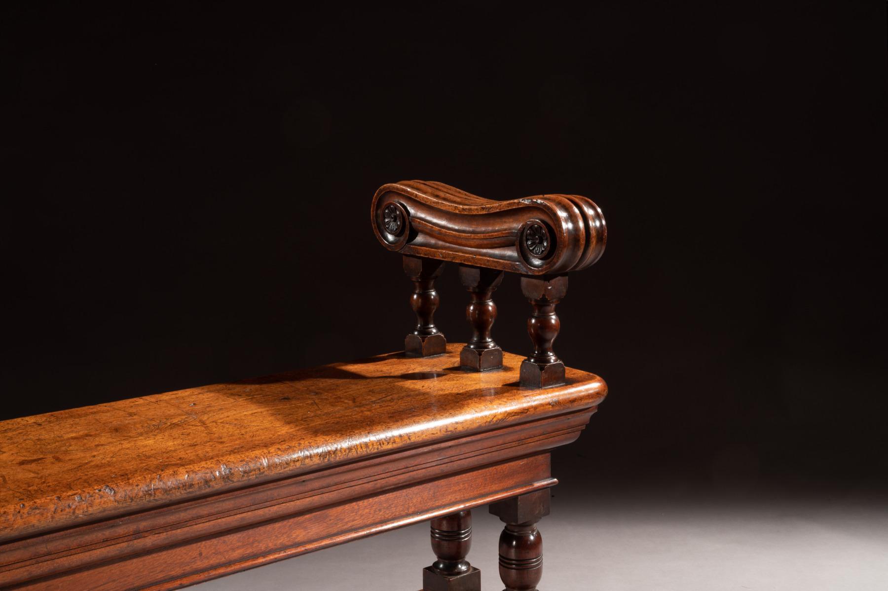 Mid-19th Century Country House Walnut Hall Bench of Good Scale 4