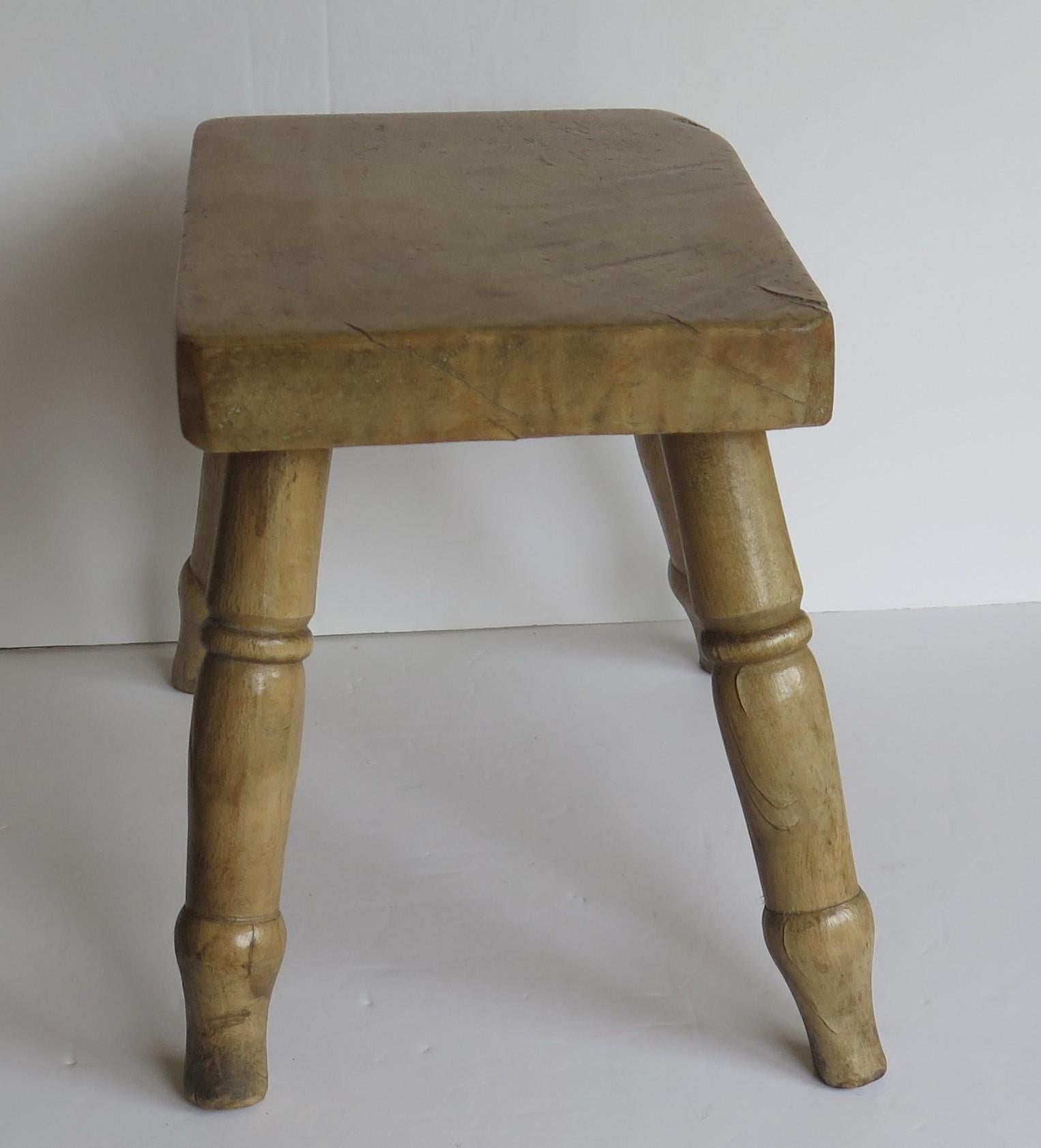 Mid 19th Century Country Milking Stool or Stand Solid Sycamore English, Ca 1840 In Good Condition In Lincoln, Lincolnshire