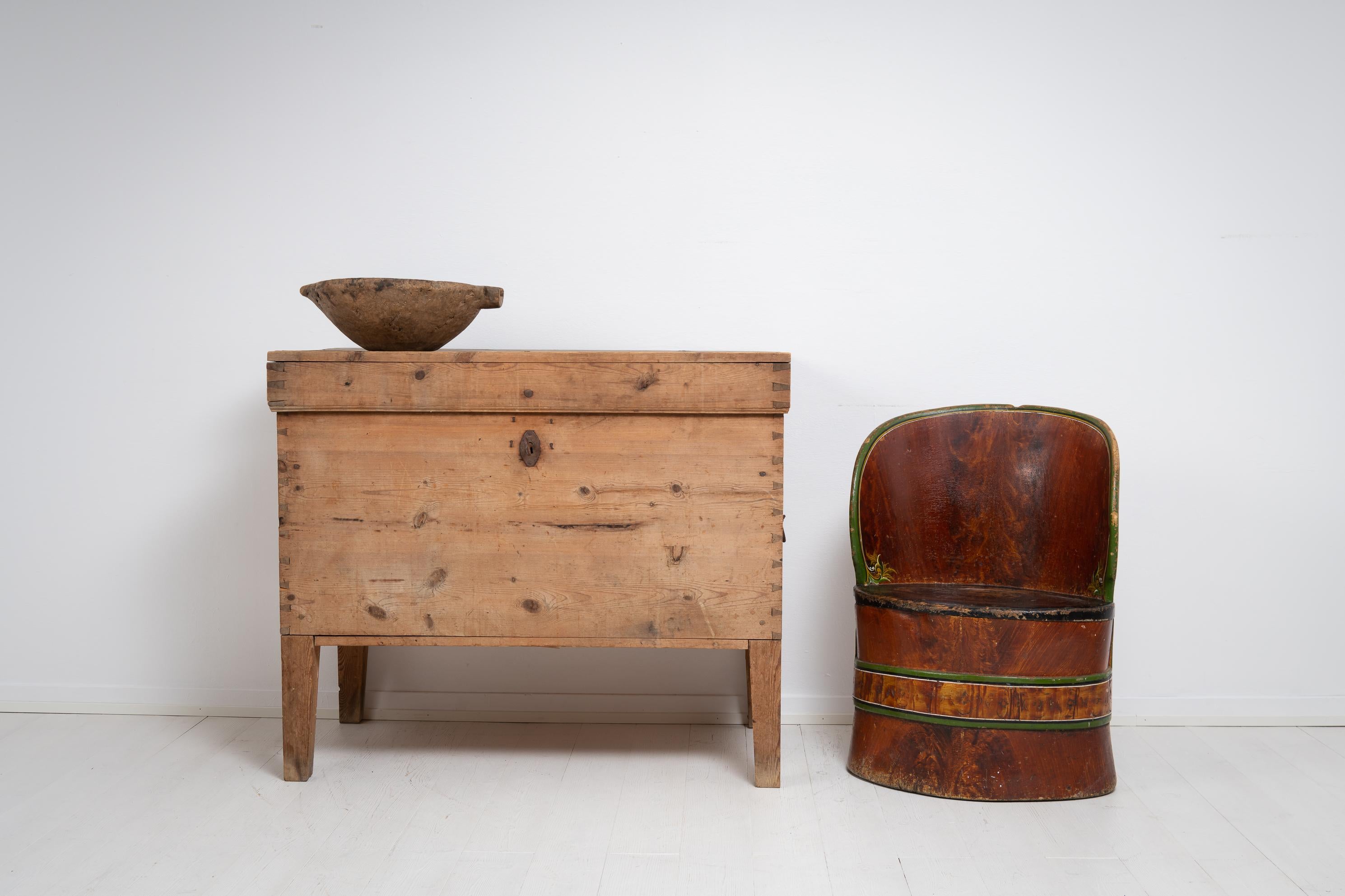 Swedish storage or blanket chest with tall legs from the mid 1800s made in wood bare pine. The chest is from Northern Sweden and has a dating on the inside of the lid, 11/7 1866 for July 11th 1866. The wood is never painted so it has naturally