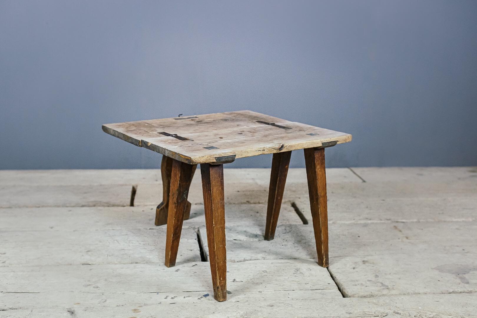Pine Mid-19th Century Delicate Swedish Metamorphic Bordstol or Chair Table