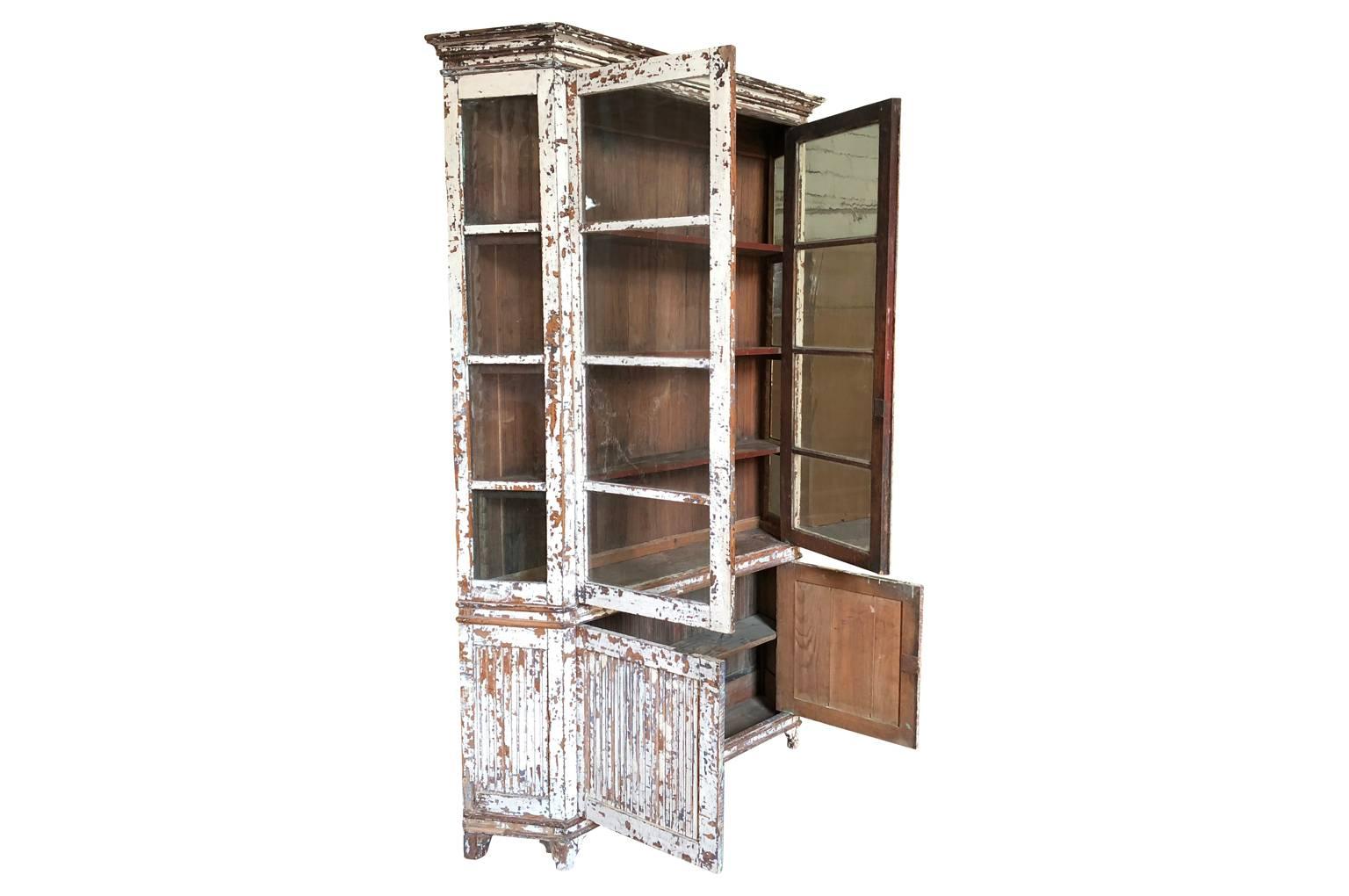 Mid-19th Century Deux Coprs French Bookcase In Excellent Condition In Atlanta, GA