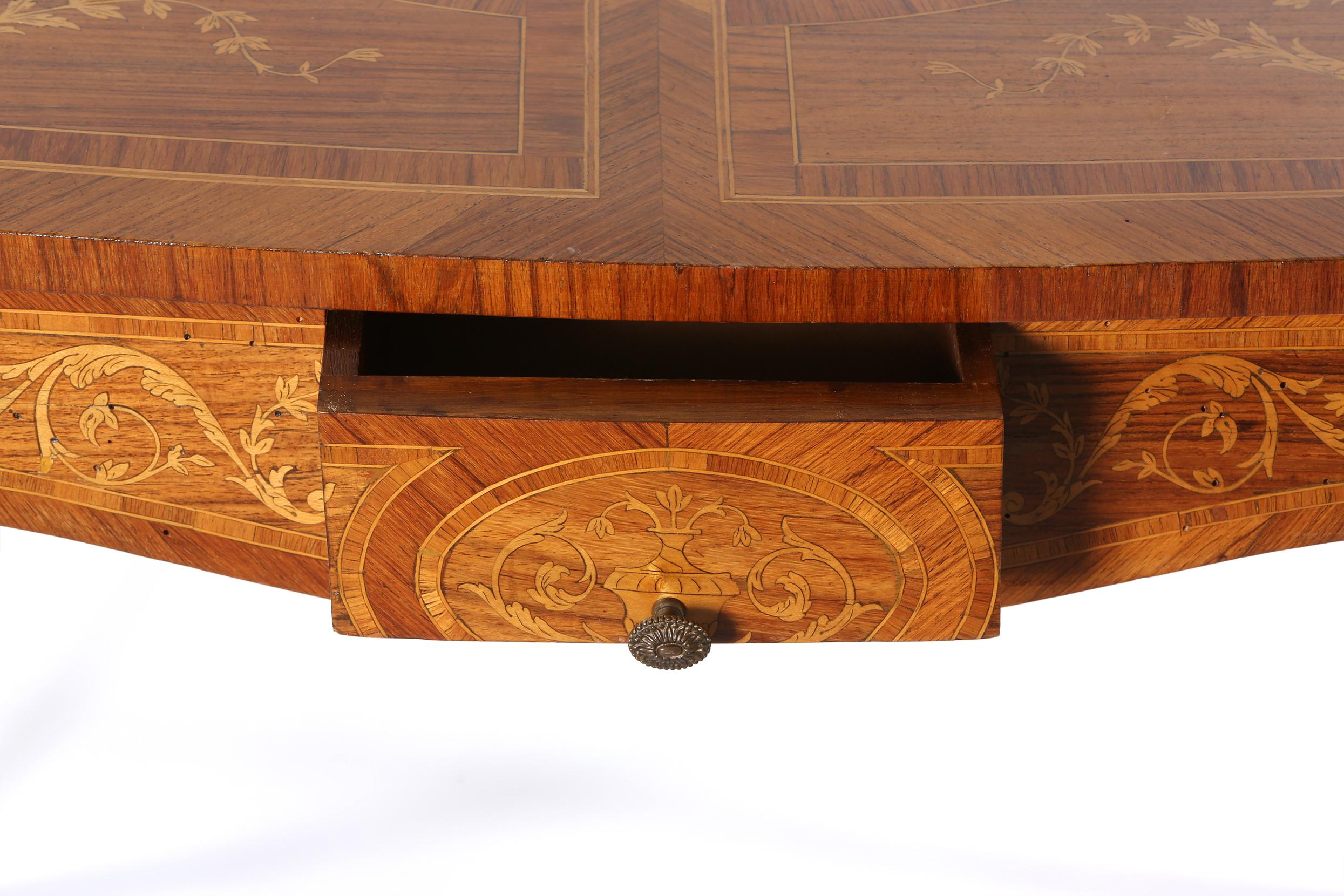 Mid-19th Century Dutch Marquetry Center Table In Good Condition In Tarry Town, NY