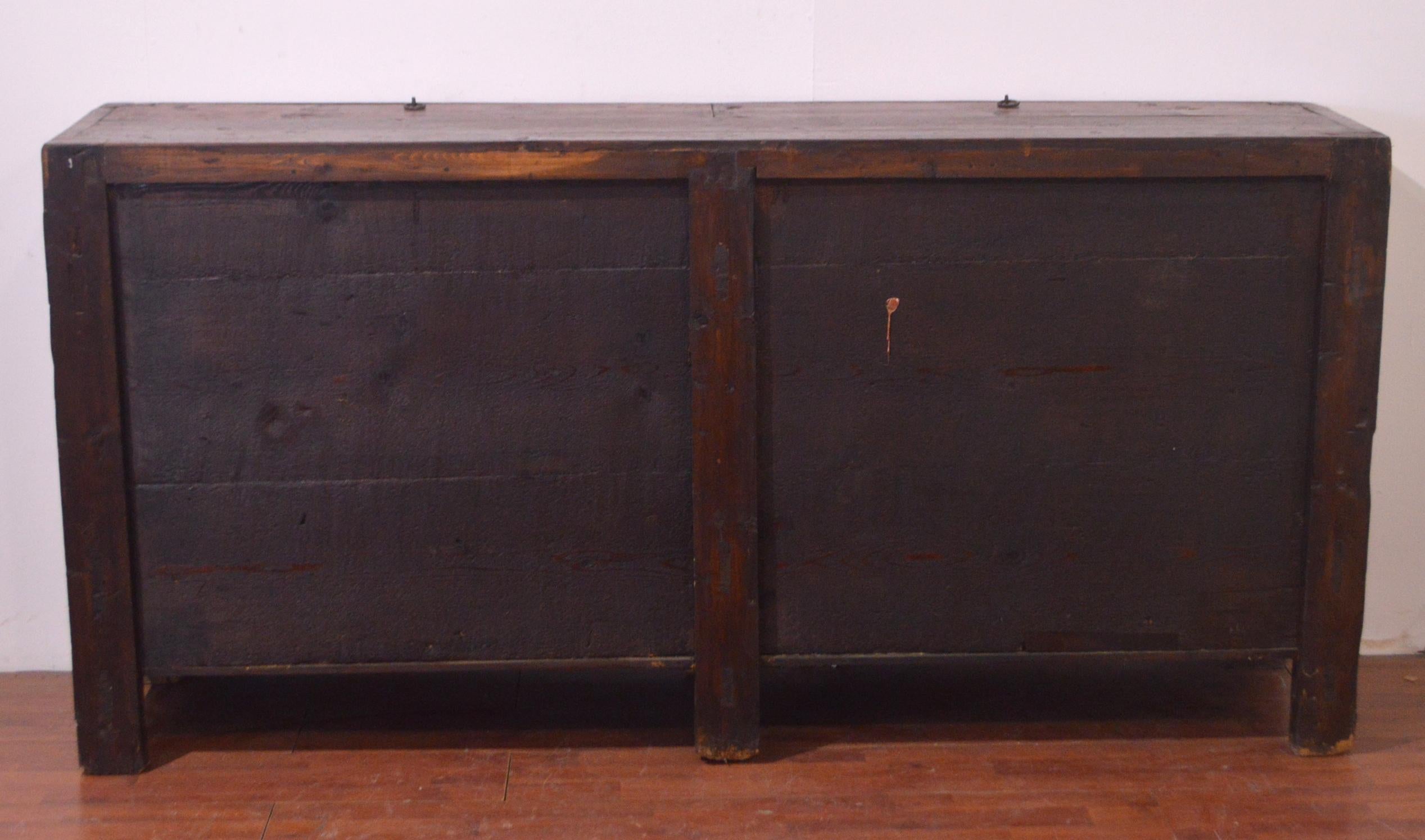 Mid-19th Century Elm Chinese Buffet Hand-Painted For Sale 9