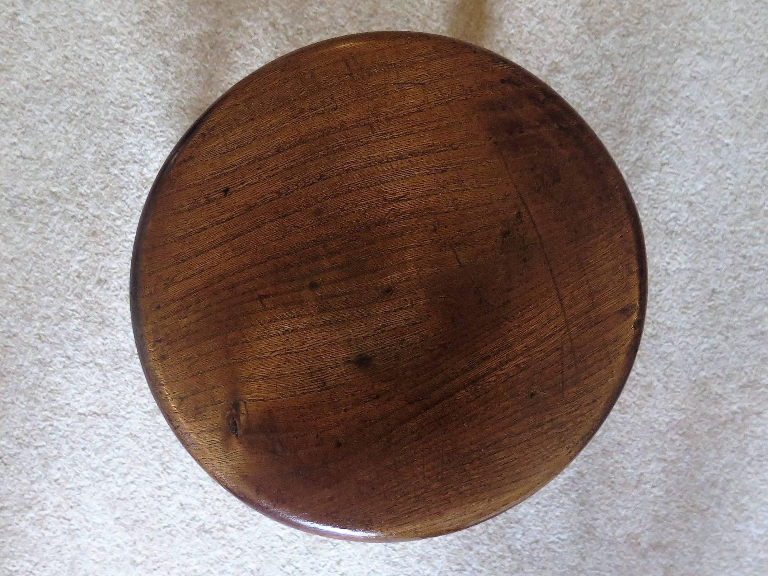Tabouret ou support en orme du nord-est du Yorkshire Fabricant anglais, vers 1850 en vente 7