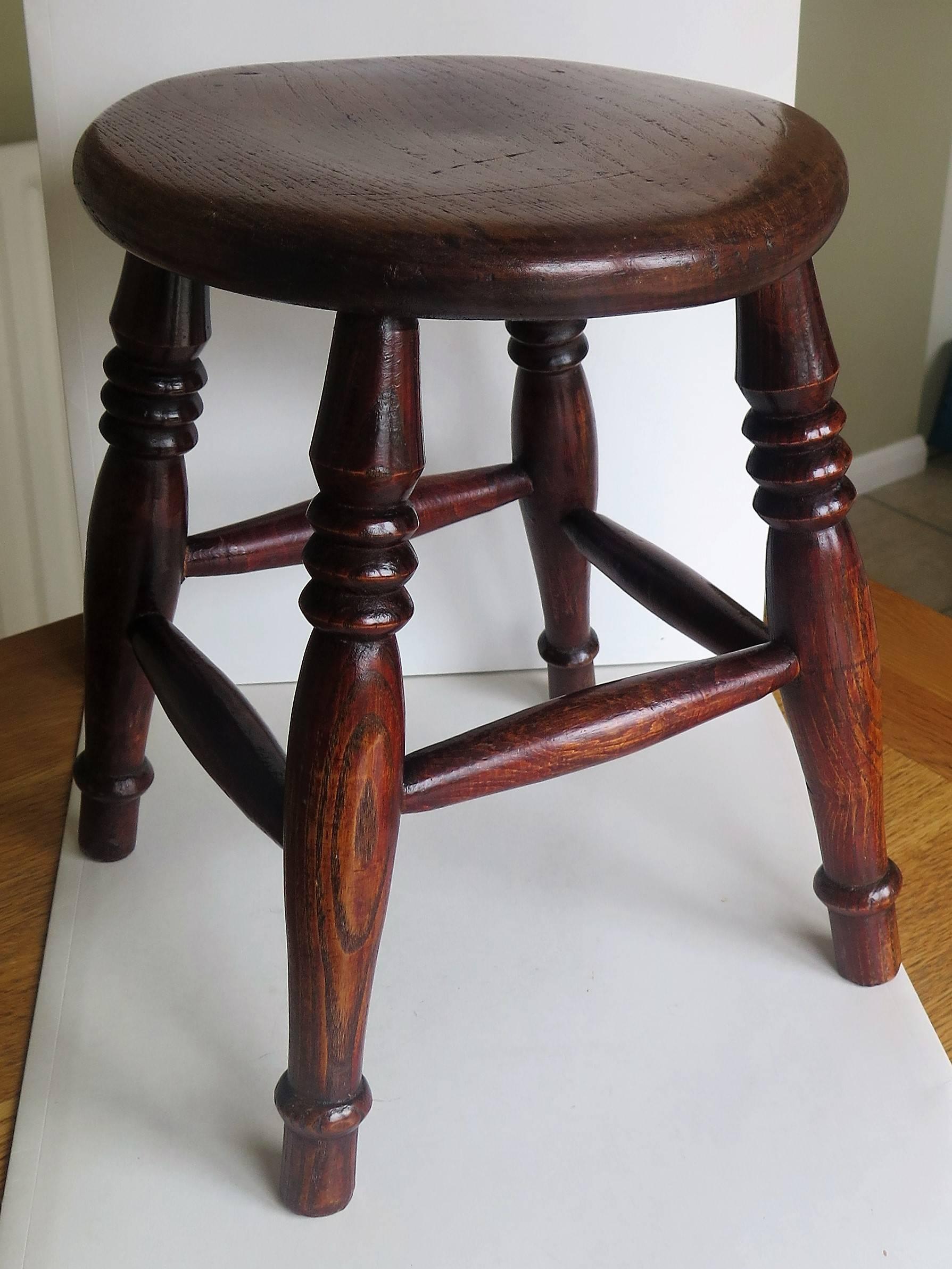 Elm Stool or Stand North East Yorkshire English Maker, Circa 1850 In Good Condition For Sale In Lincoln, Lincolnshire