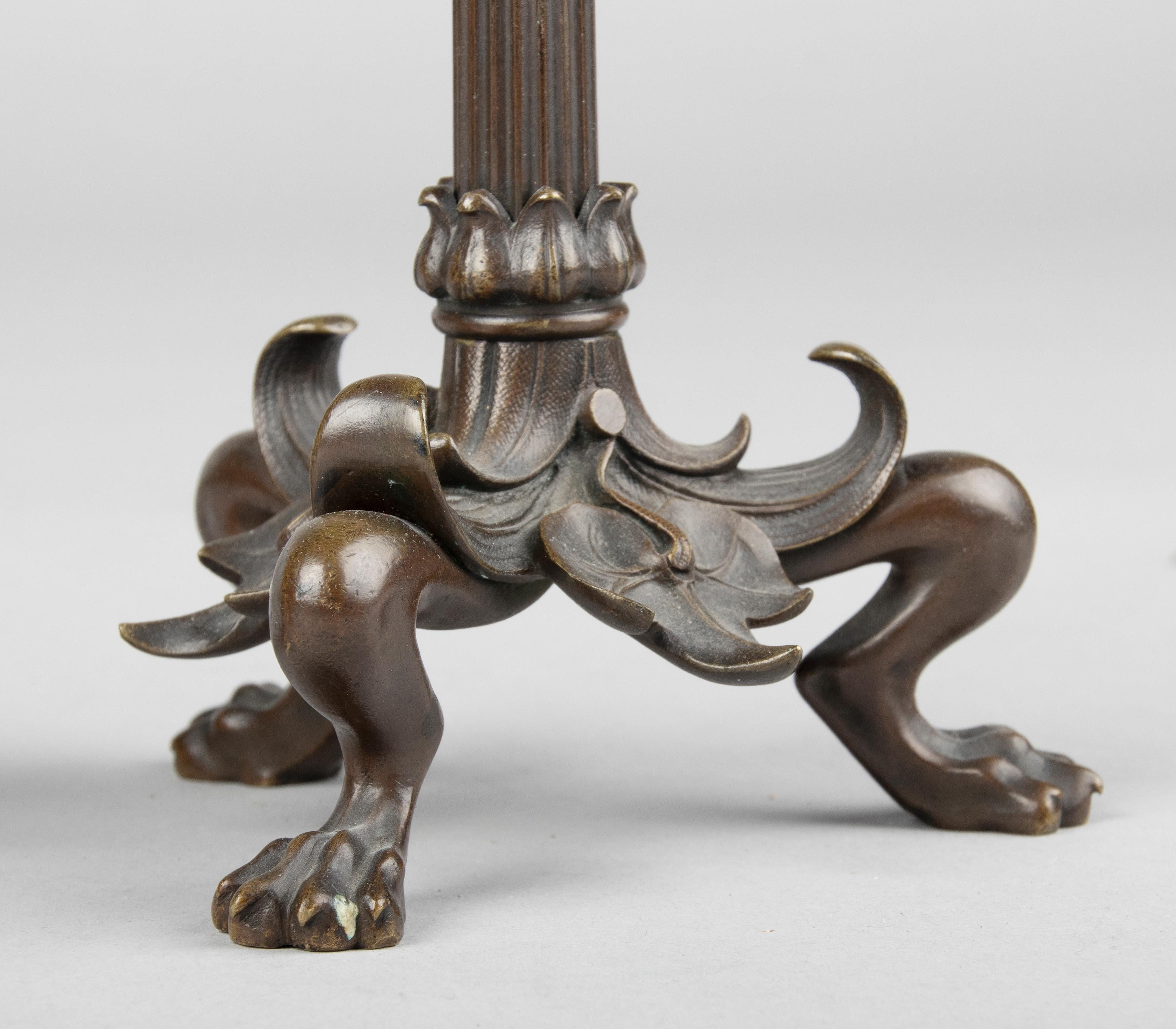 Bronze patinierte Kerzenhalter im Empire-Stil aus der Mitte des 19. Jahrhunderts im Angebot 7