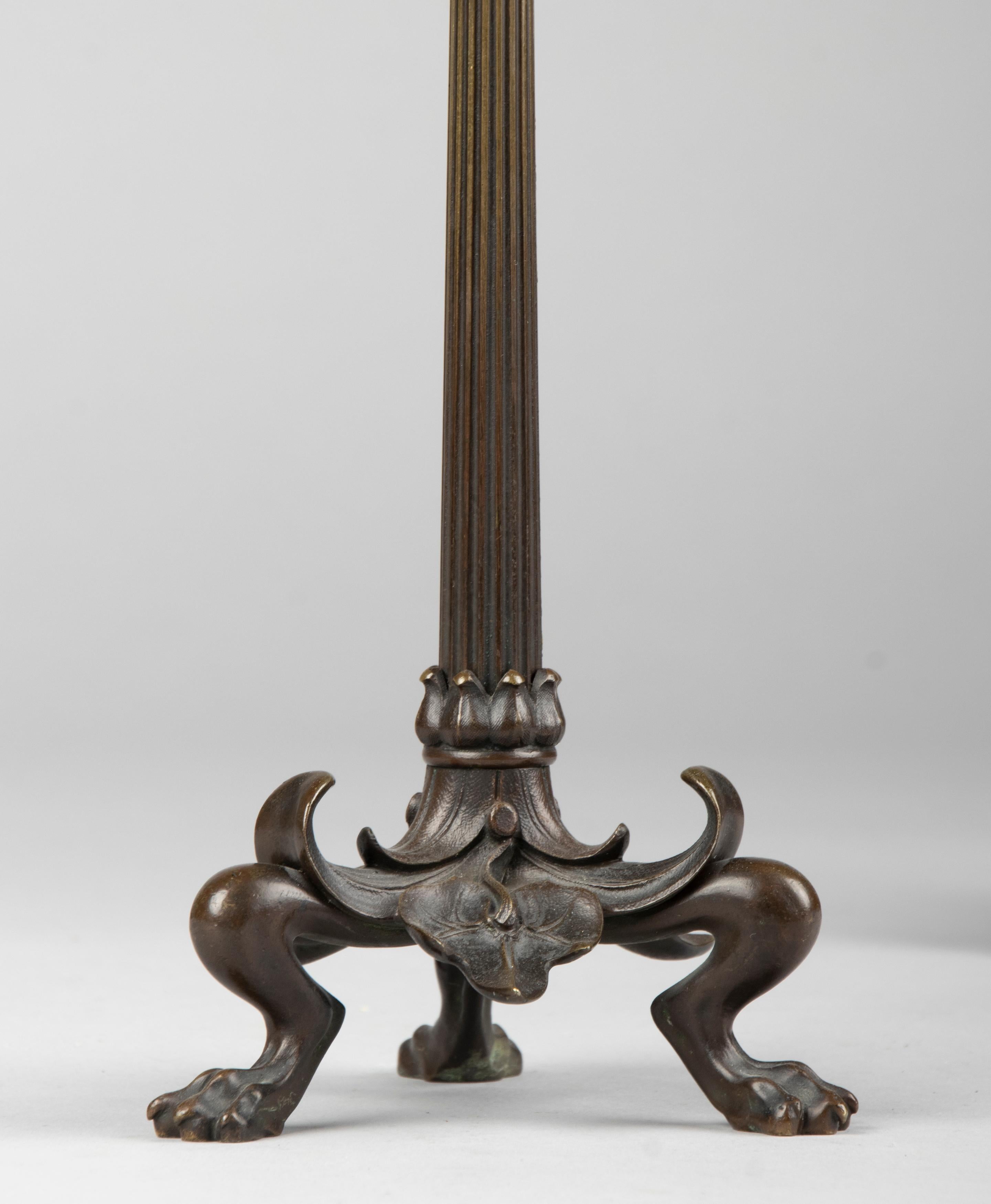 Français Chandeliers en bronze patiné de style Empire du milieu du XIXe siècle en vente