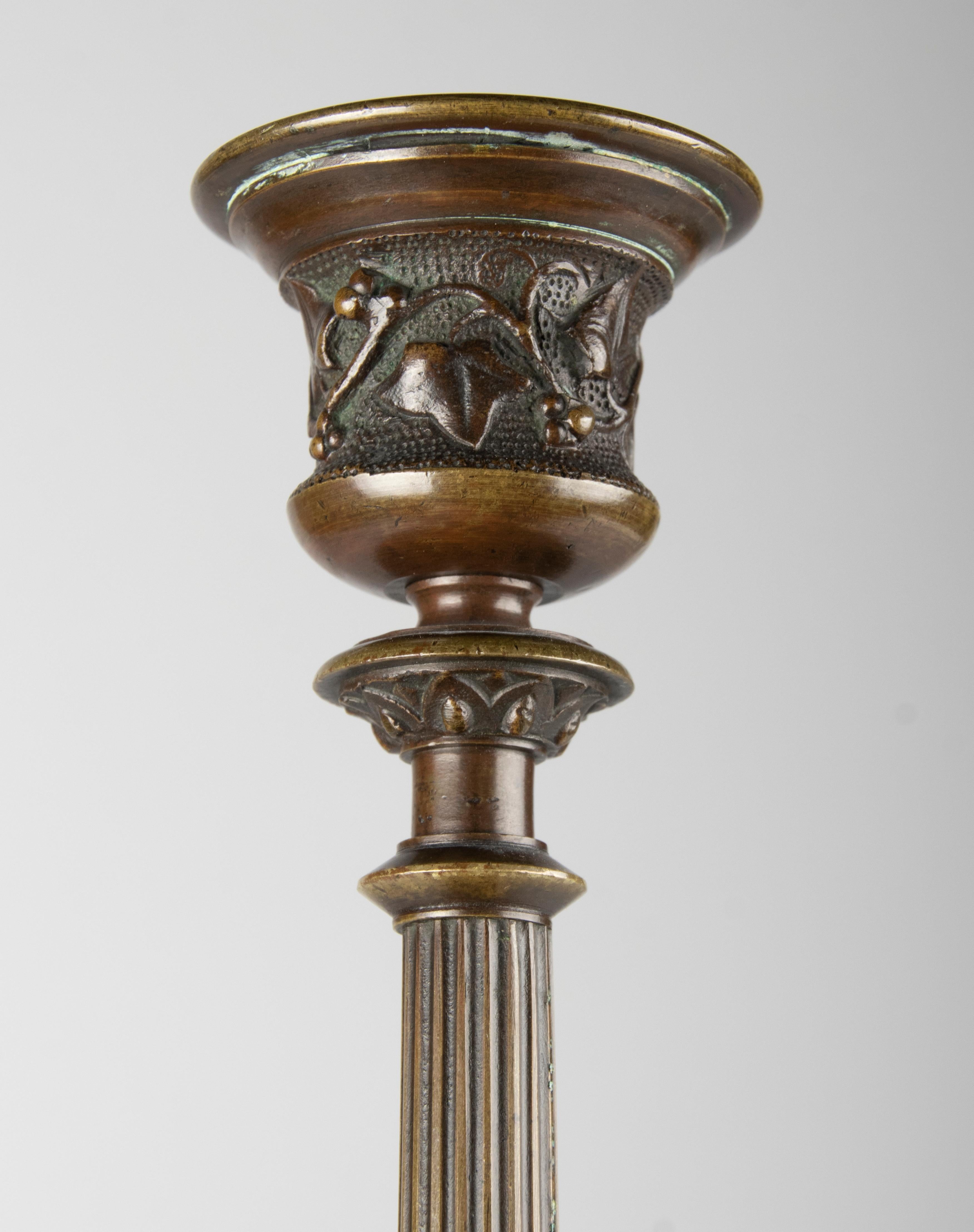 Bronze patinierte Kerzenhalter im Empire-Stil aus der Mitte des 19. Jahrhunderts im Angebot 3