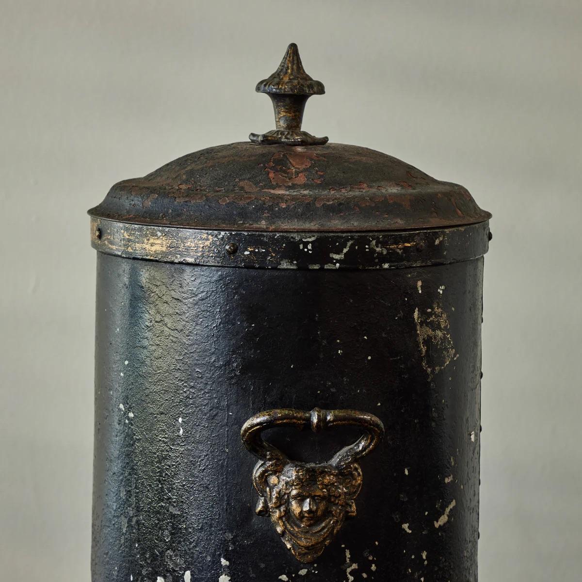 Scuttle a carbone nero inglese della metà del XIX secolo in vendita 4
