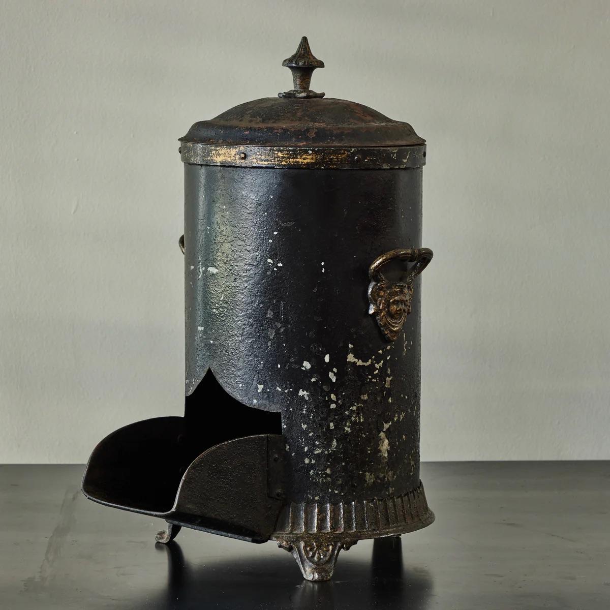 Scuttle a carbone nero inglese della metà del XIX secolo in vendita 6