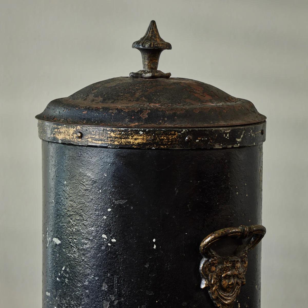 Inglese Scuttle a carbone nero inglese della metà del XIX secolo in vendita