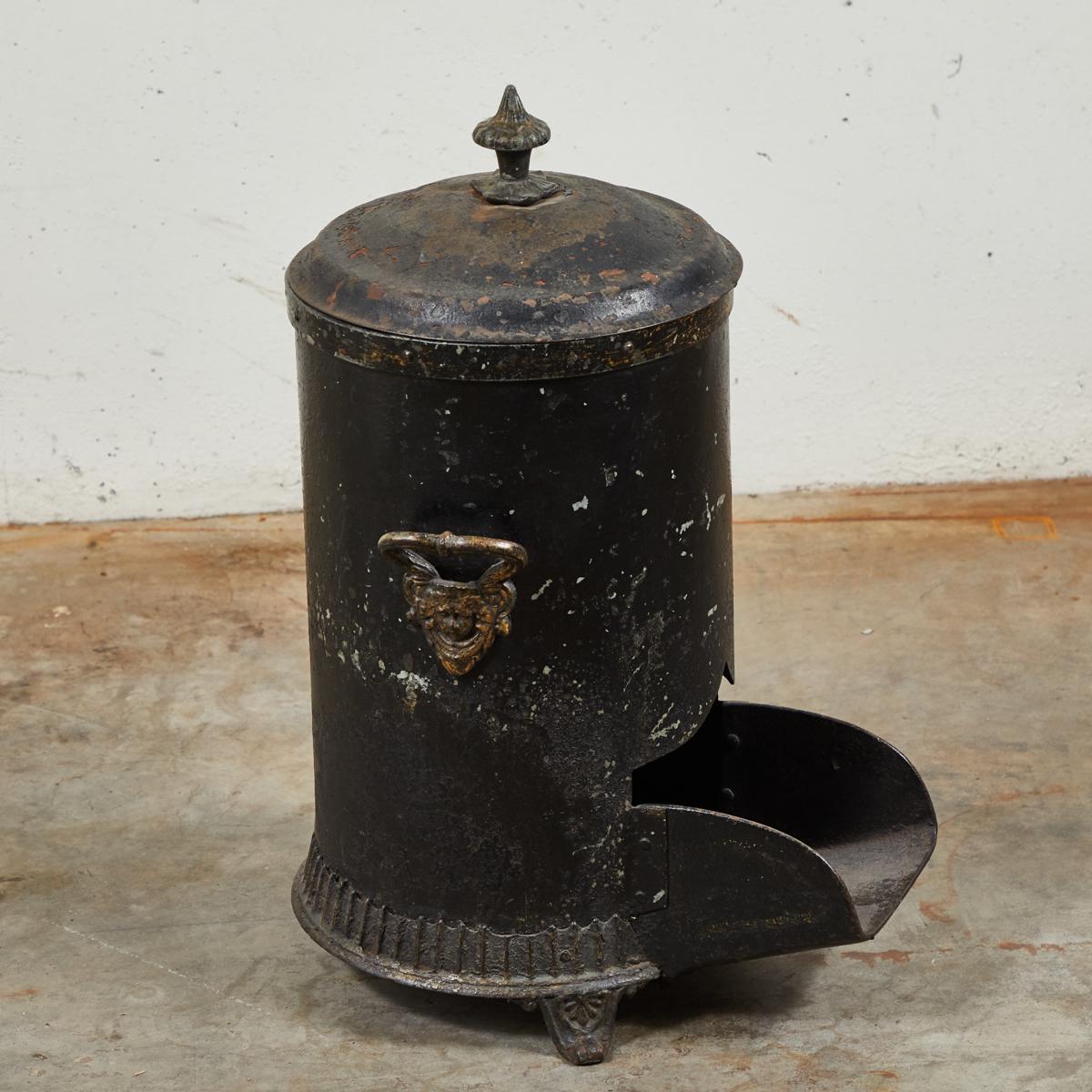 Mid-19th Century English Black Coal Scuttle For Sale 1