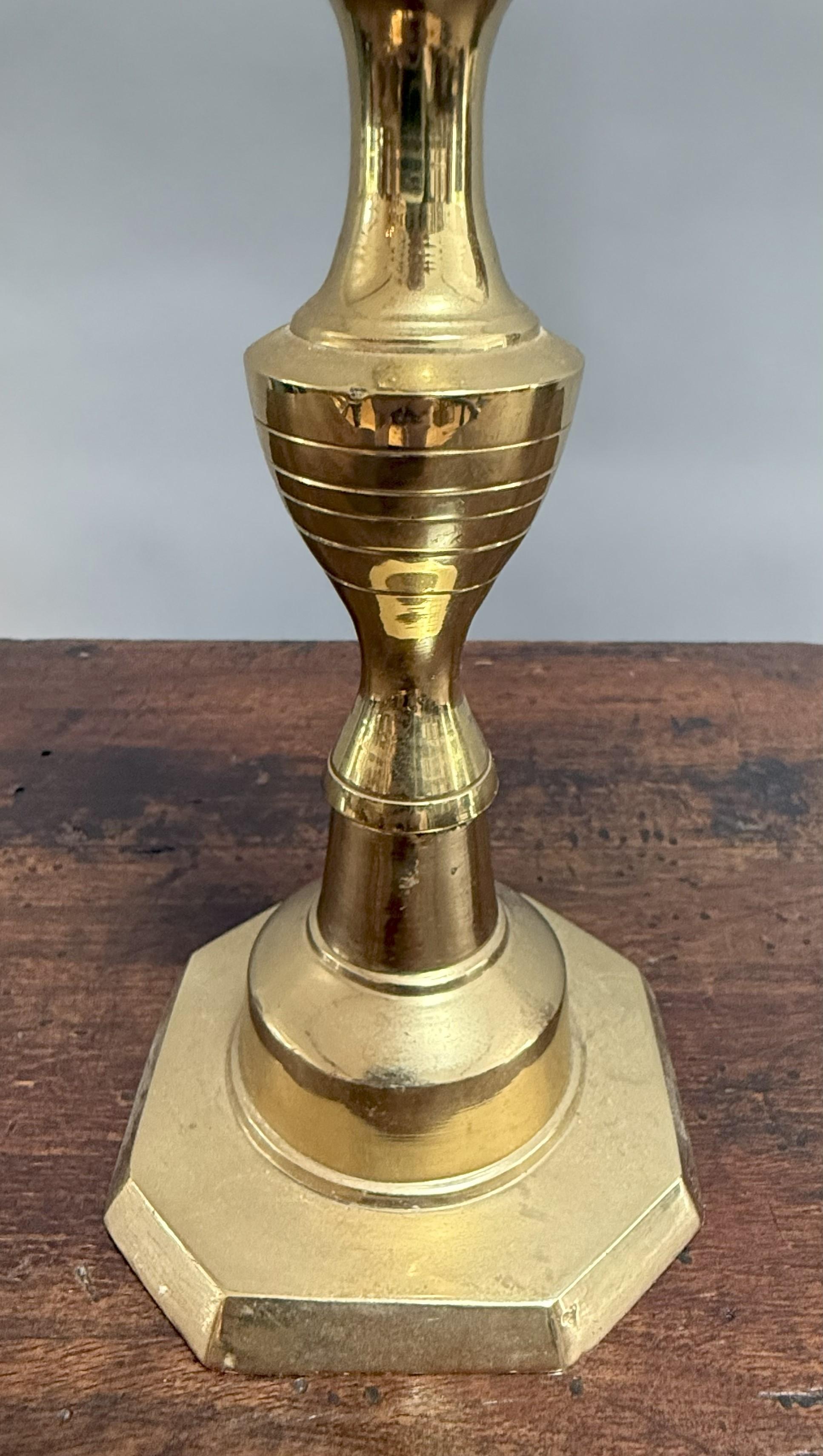 Late 19th Century English Brass Candlestick In Good Condition For Sale In Middleburg, VA