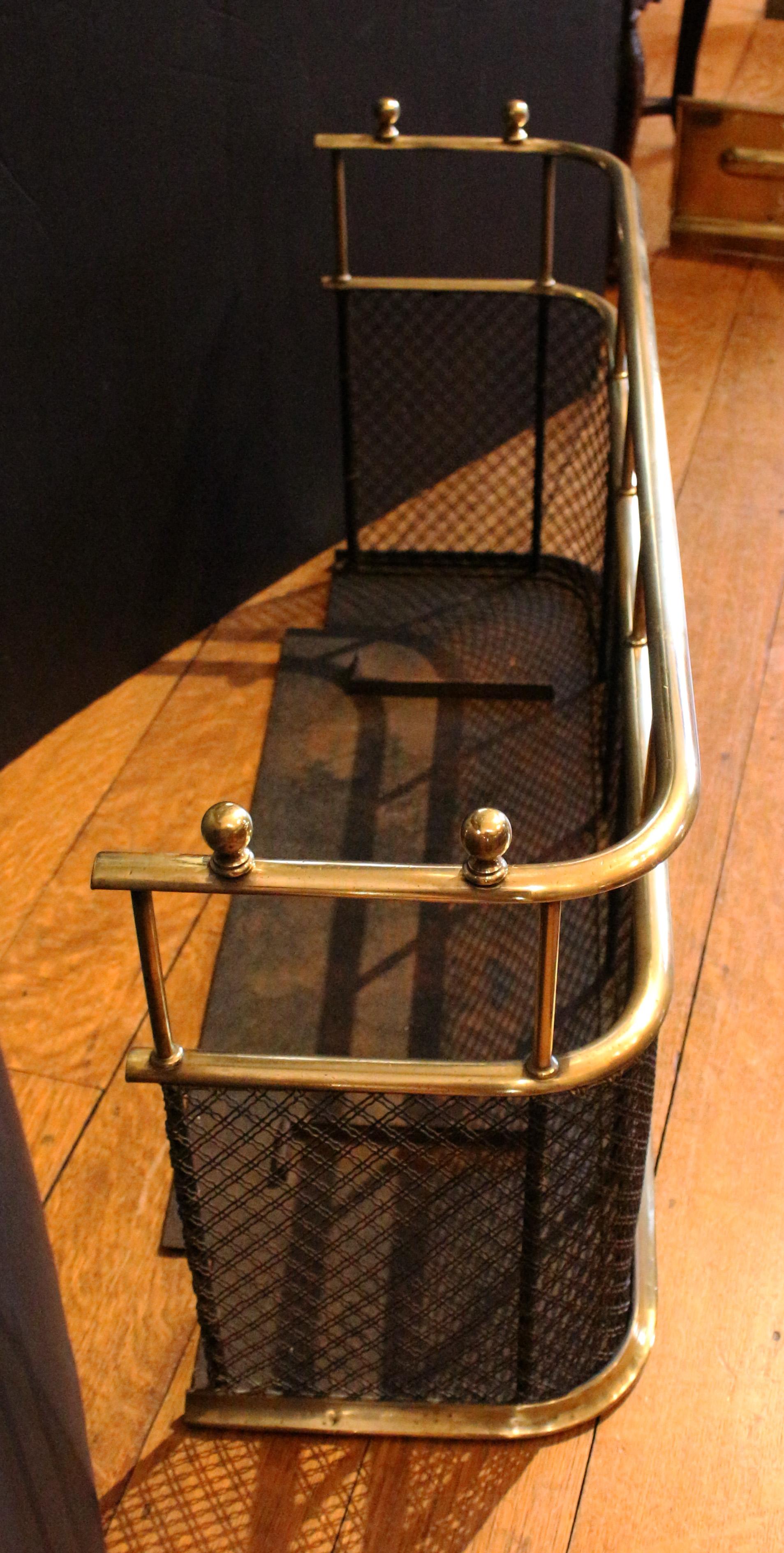 Mid-19th century English Brass Fire Fender with Double Cross Iron Mesh In Good Condition In Chapel Hill, NC