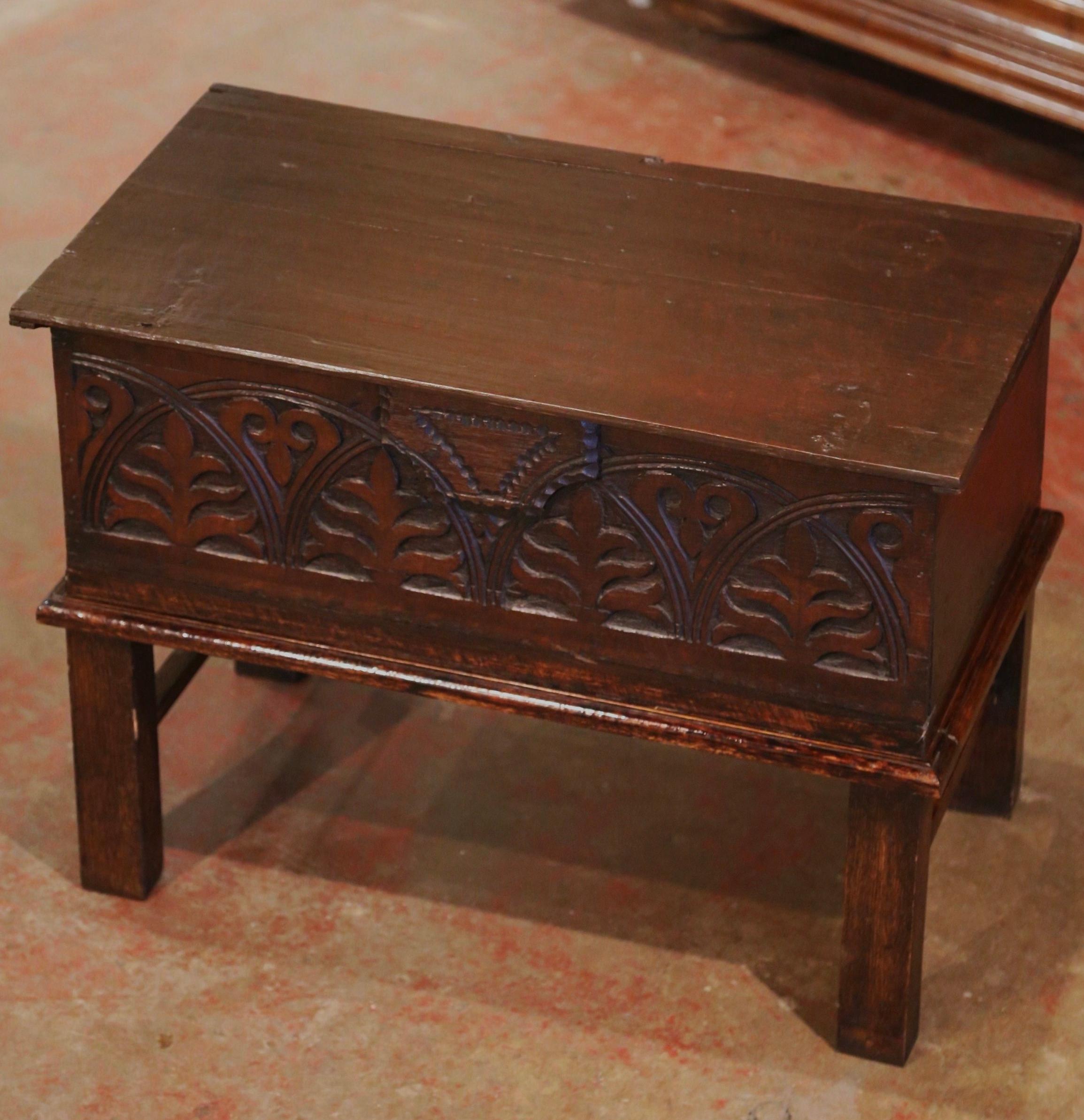 Mid-19th Century English Carved Oak Bible Box Trunk Side Table on Stand In Excellent Condition In Dallas, TX