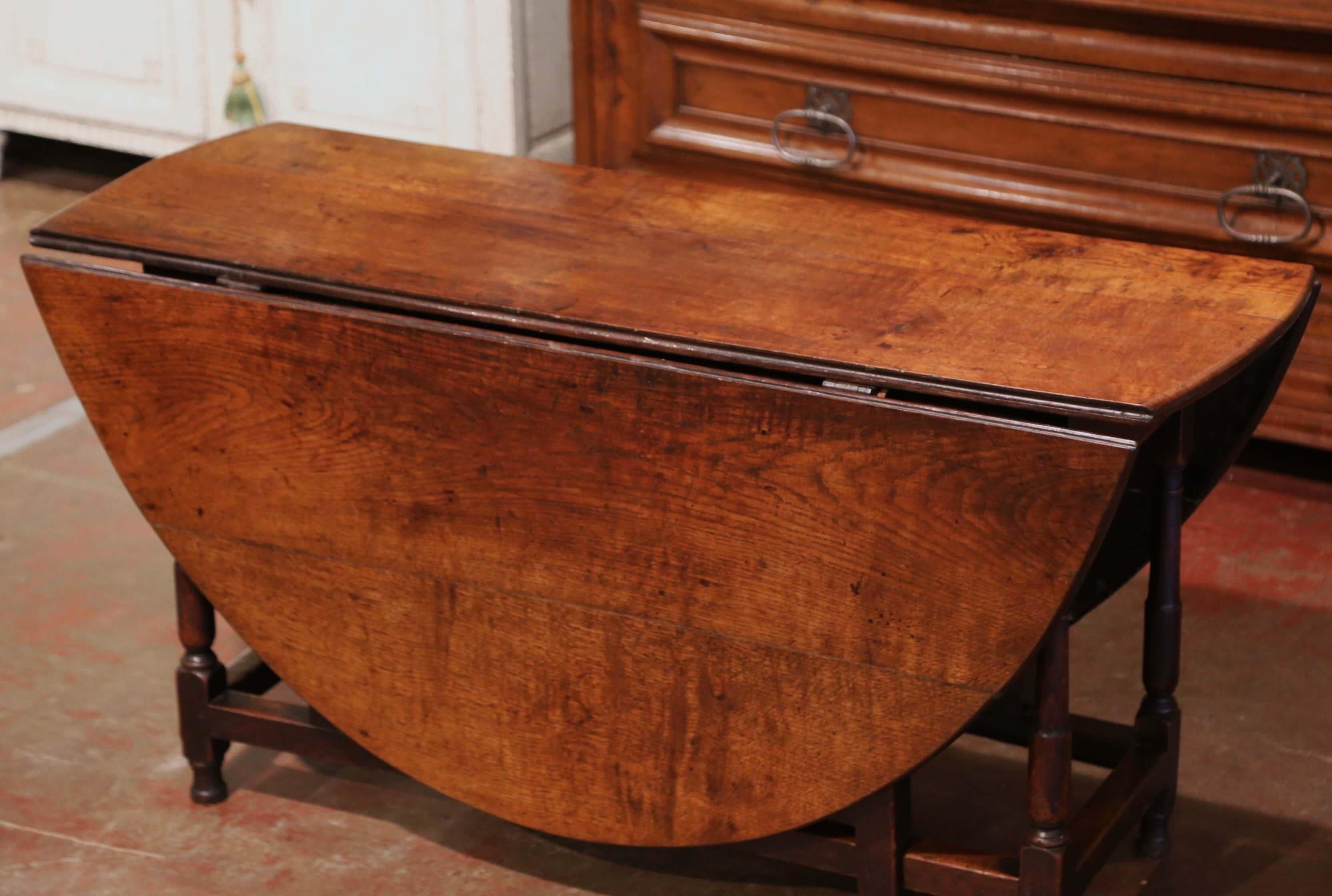 Mid 19th Century English Carved Oak Gate Leg Drop-Leaf Oval Table 5