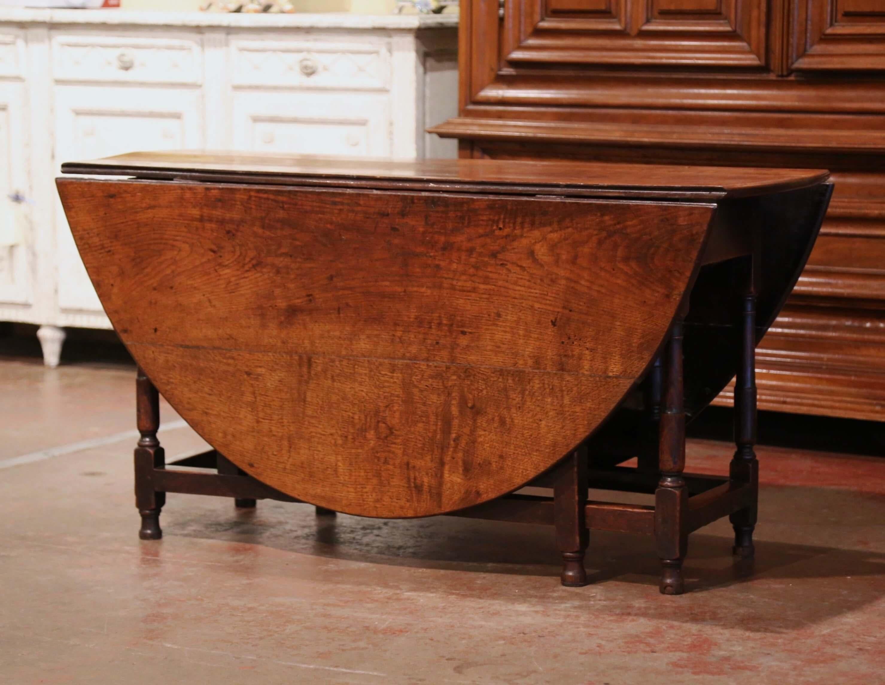 Mid 19th Century English Carved Oak Gate Leg Drop-Leaf Oval Table In Excellent Condition In Dallas, TX