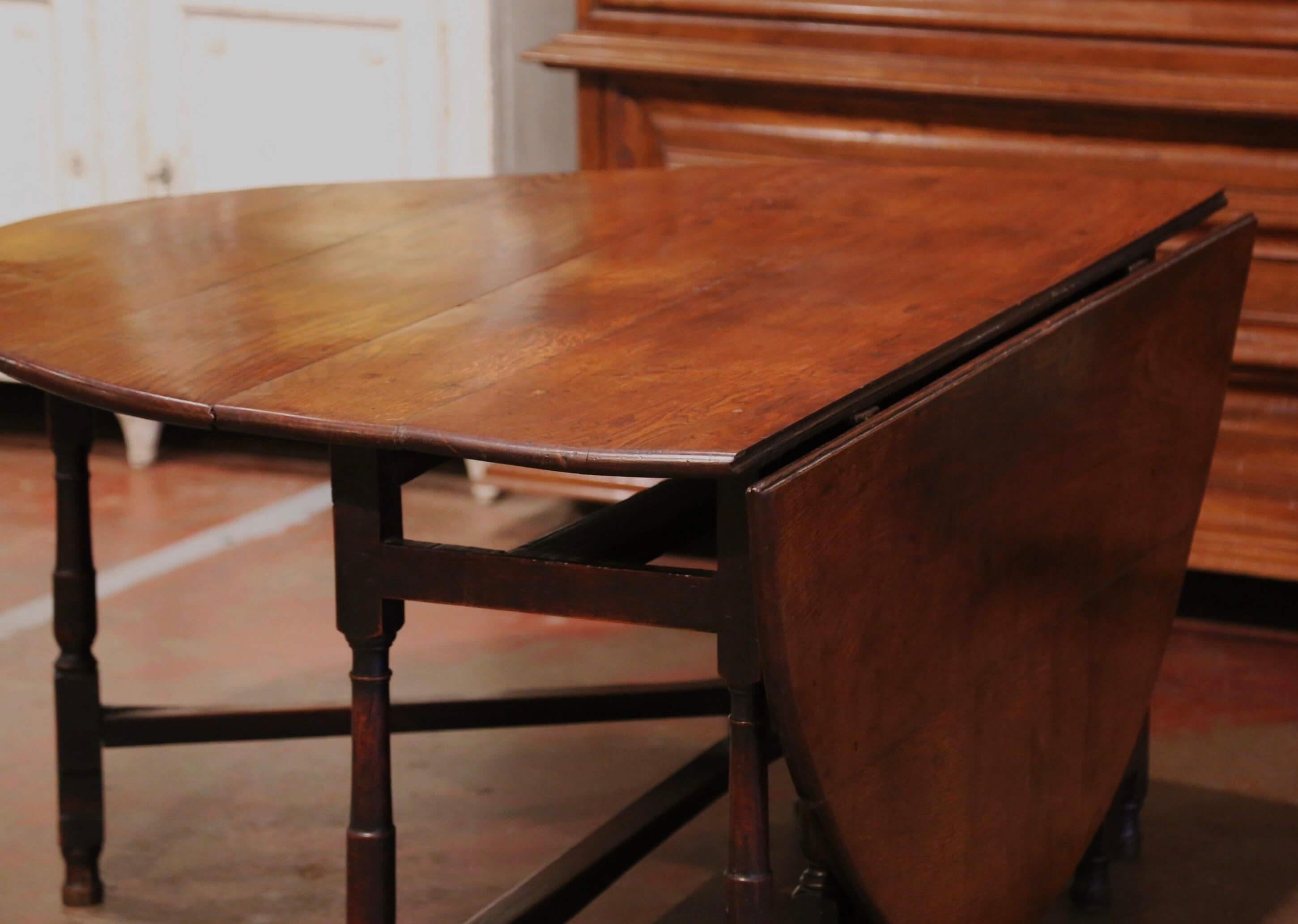 Mid 19th Century English Carved Oak Gate Leg Drop-Leaf Oval Table 3