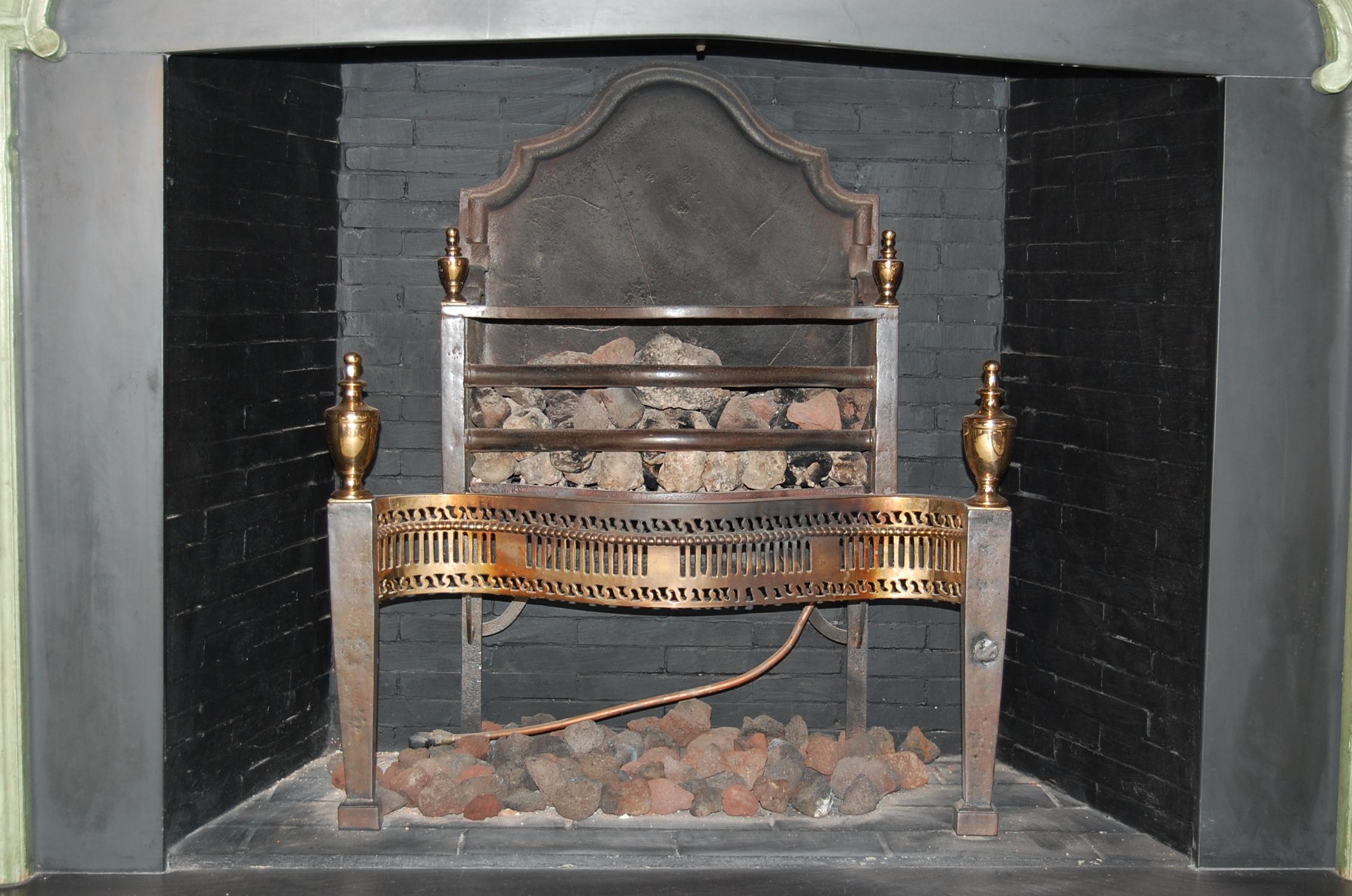 Georgian Mid-19th Century English Cast Iron, Steel and Brass Fireplace Insert For Sale