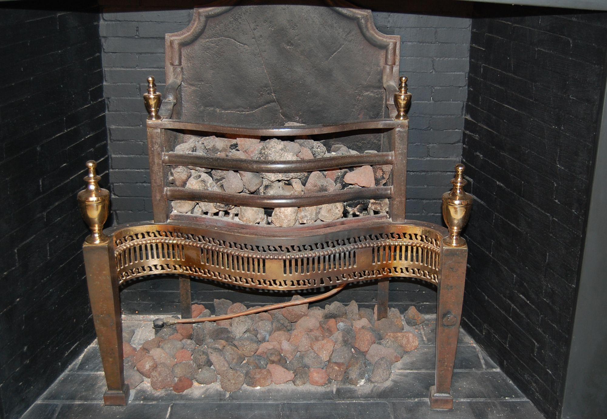 Mid-19th Century English Cast Iron, Steel and Brass Fireplace Insert For Sale 3