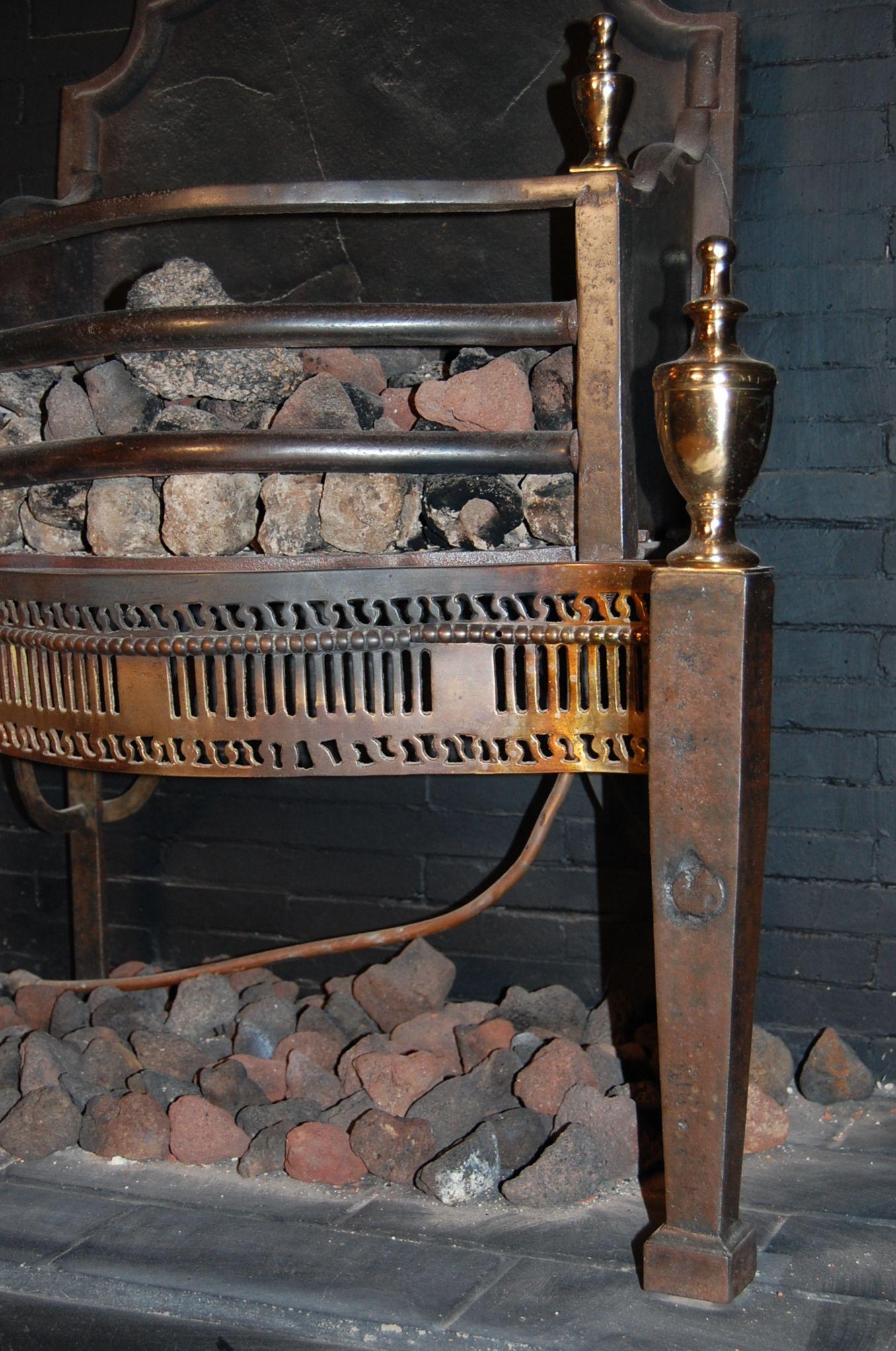 Mid-19th Century English Cast Iron, Steel and Brass Fireplace Insert For Sale 4