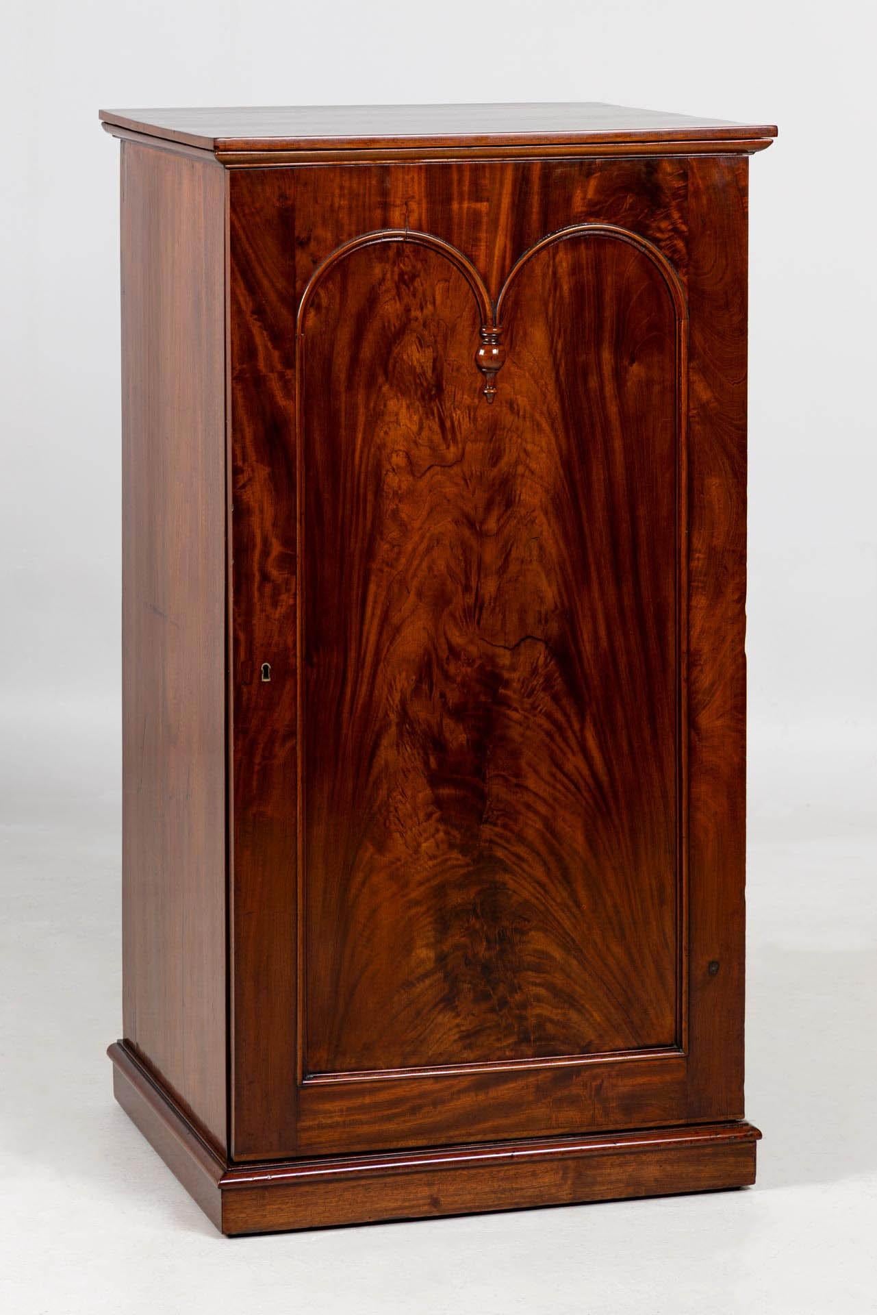 Mid 19th Century English Collectors cabinet with 14 Drawers In Good Condition For Sale In Greven, DE