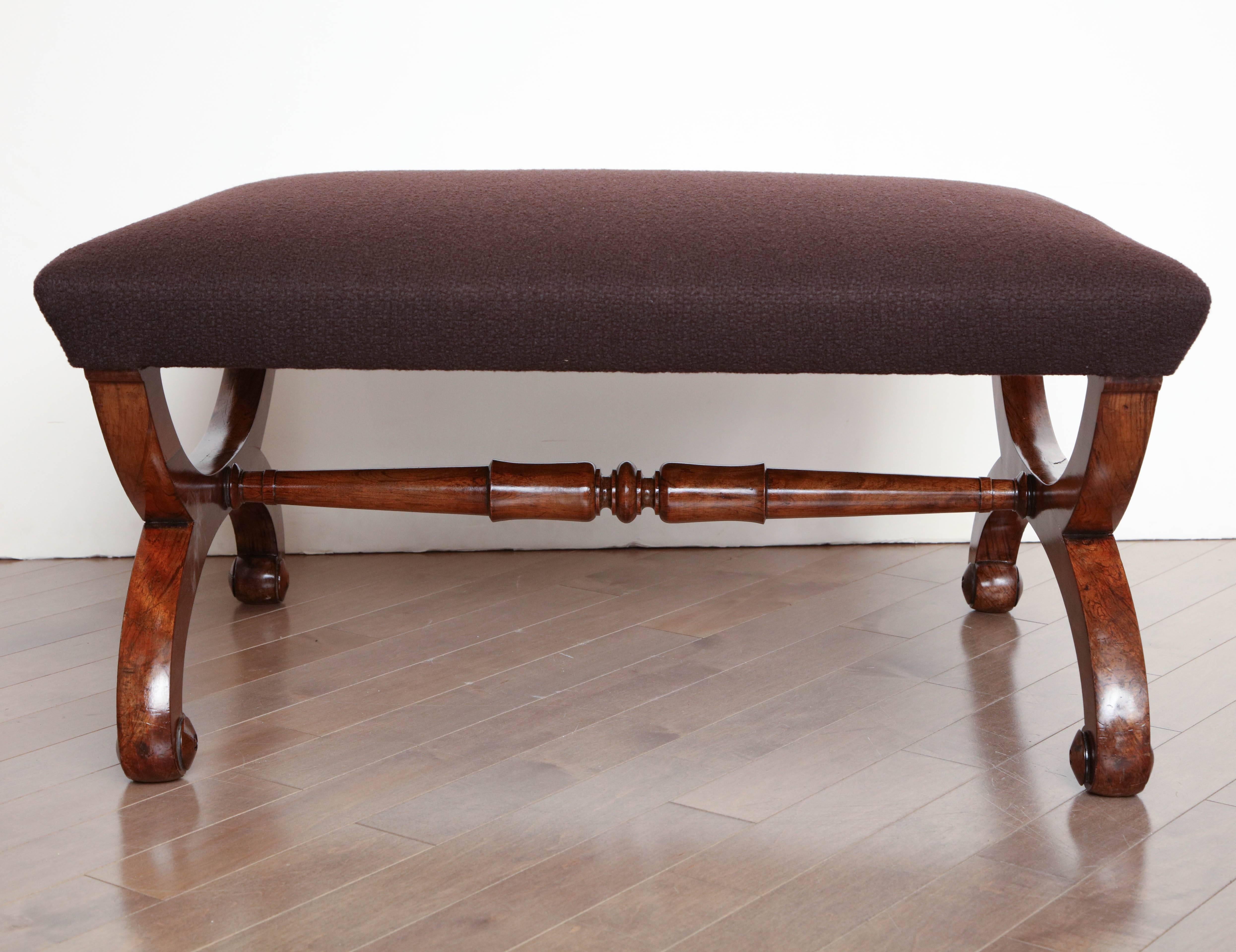 Mid-19th Century English, En Curule, Walnut, Over Scaled Stool In Good Condition In New York, NY