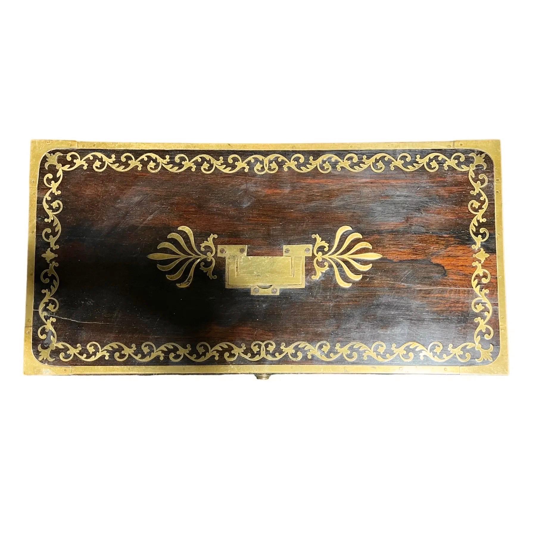 Mid 19th Century English Gentleman’s Traveling Chest by J.Braman, Circa 1860 In Good Condition For Sale In Sarasota, FL