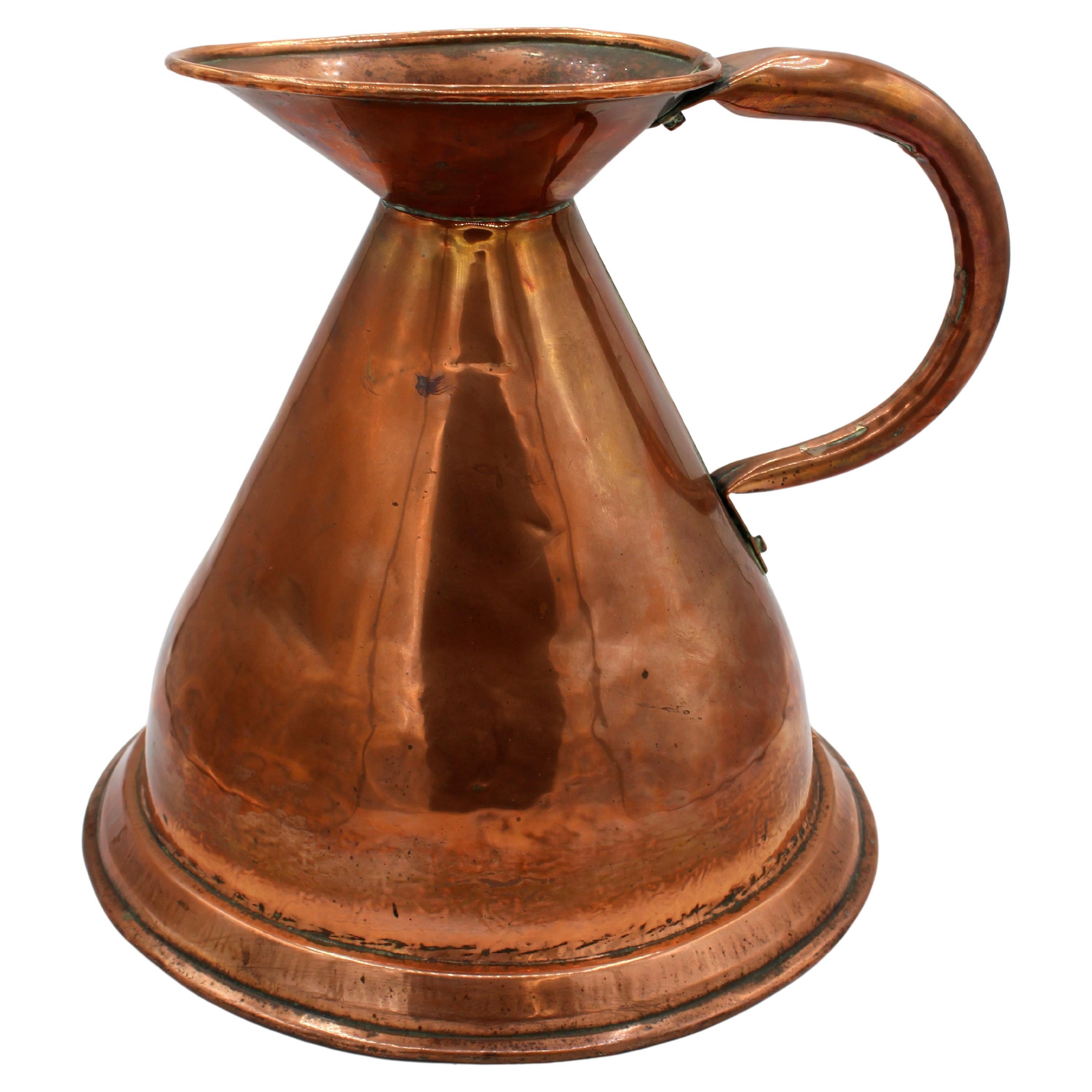 Jarra medidora inglesa de pajar de cobre de mediados del siglo XIX