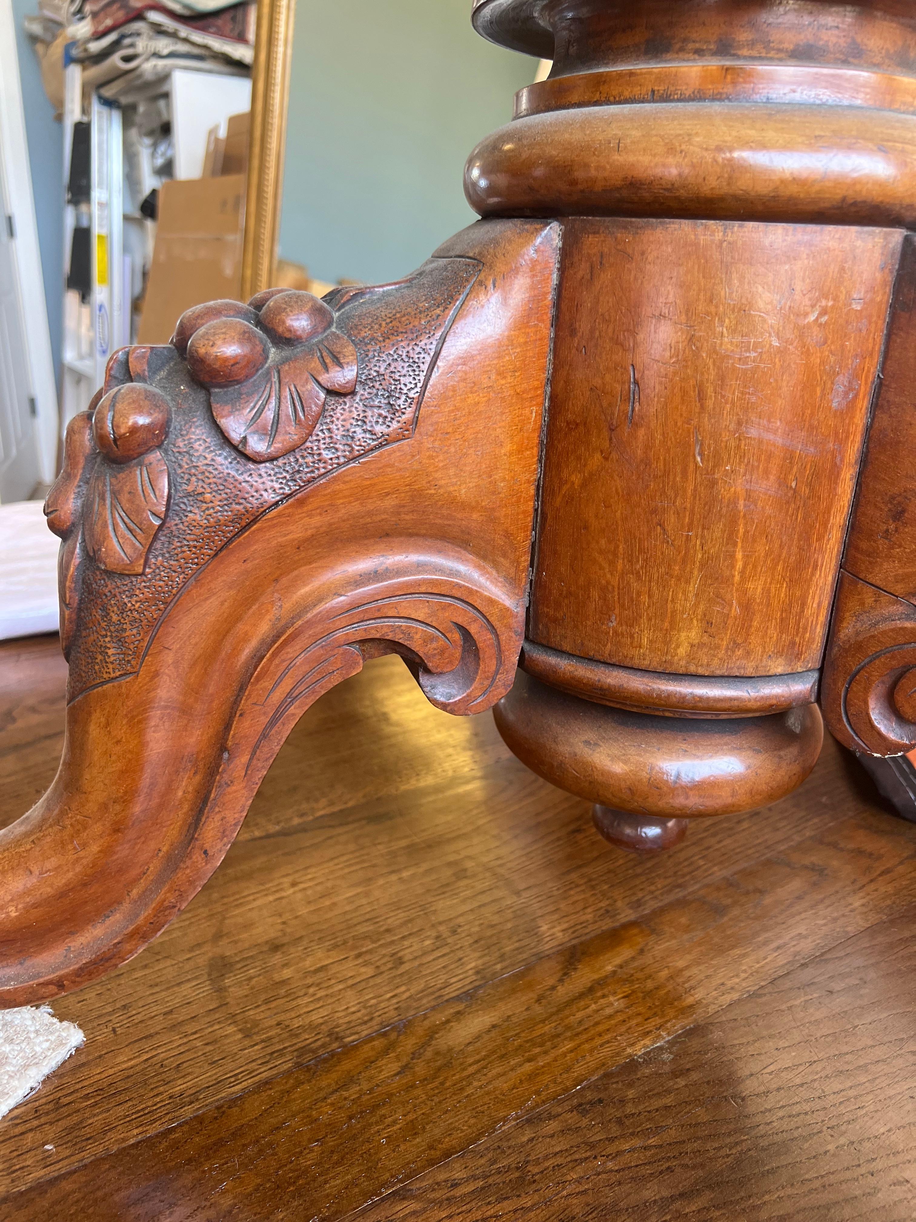 Mesa de desayuno inglesa de caoba inclinada de mediados del siglo XIX, hacia 1870 Inglés en venta