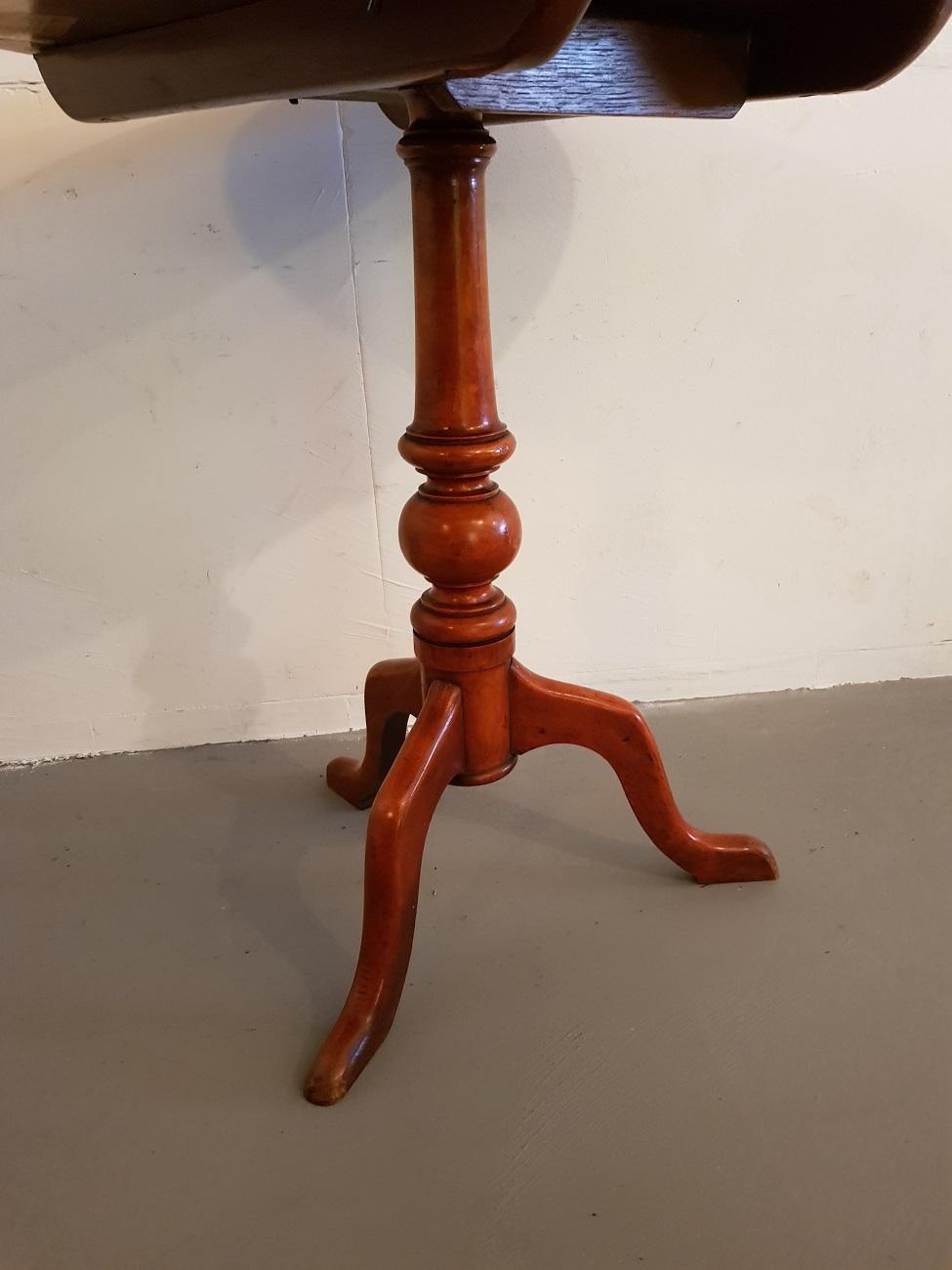 Mid-19th Century English Mahogany Tilt Top Wine Table In Good Condition In Raalte, NL
