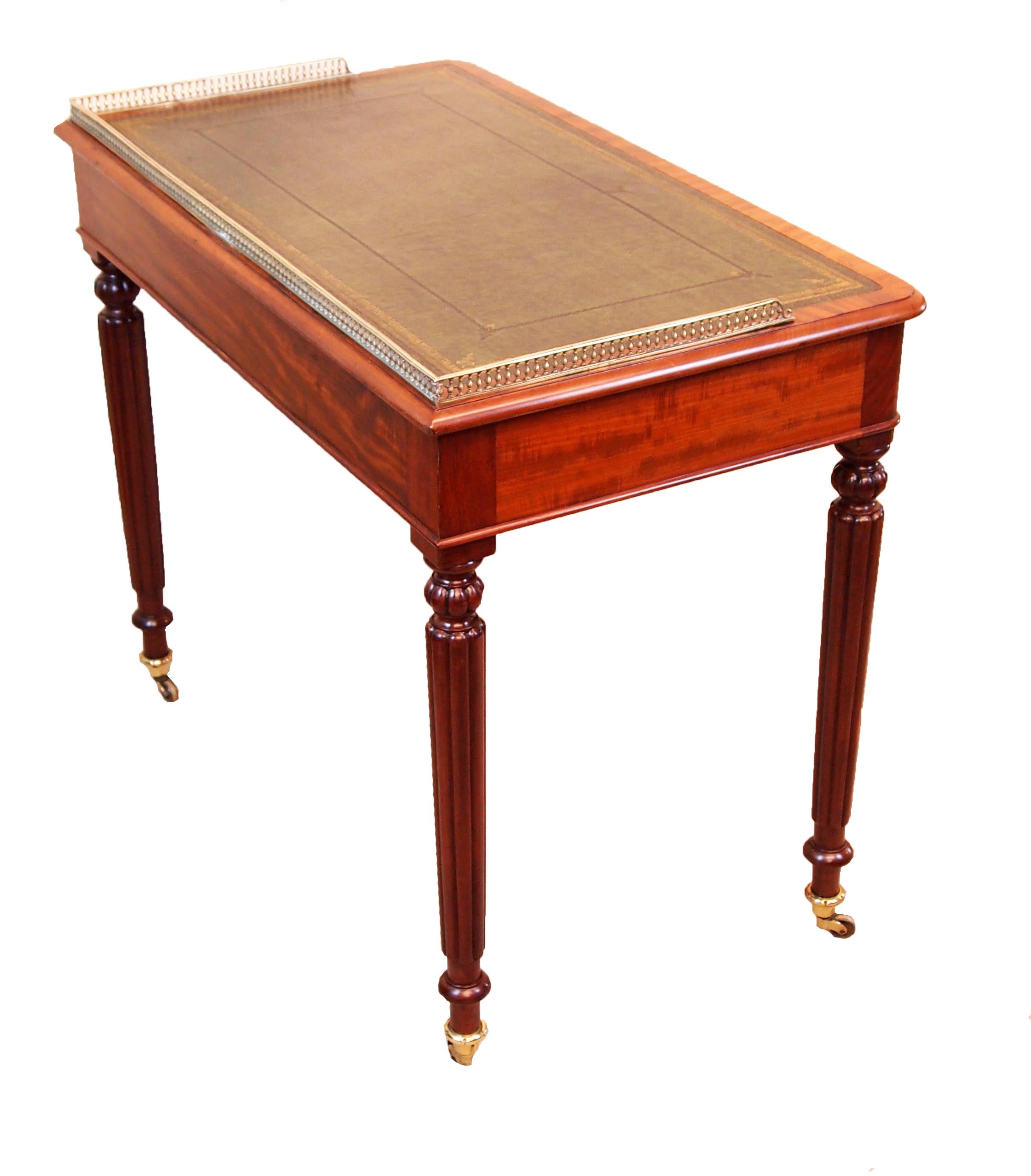 An excellent quality mid-19th century mahogany writing
Table of particularly small proportion having attractive brass
Galleried top with replacement inset gilt tooled leather
Above two frieze drawers with turned brass knobs raised
On elegant