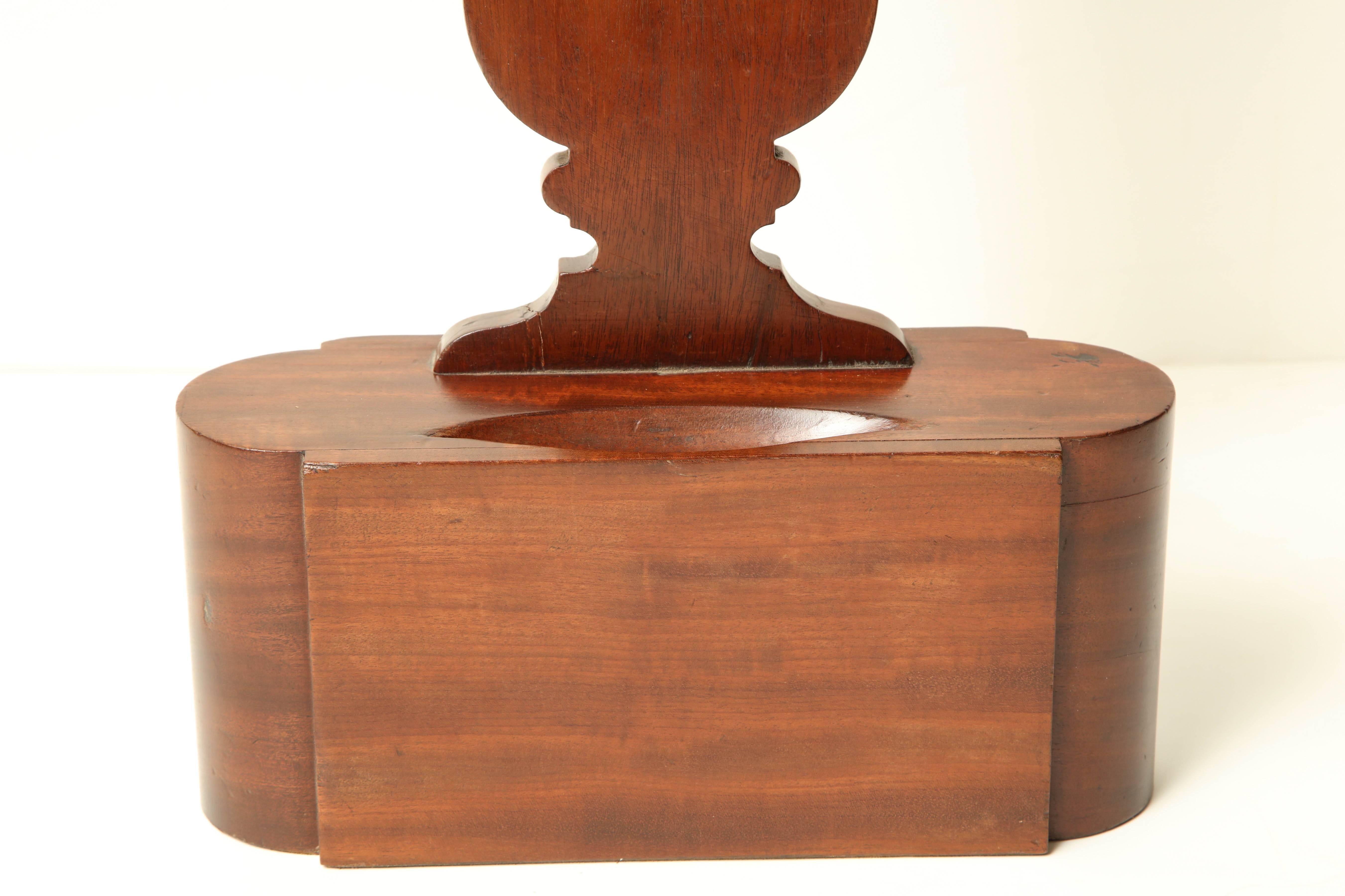 Mid-19th Century English, Mahogany, Weighted Charger Stand In Good Condition For Sale In New York, NY
