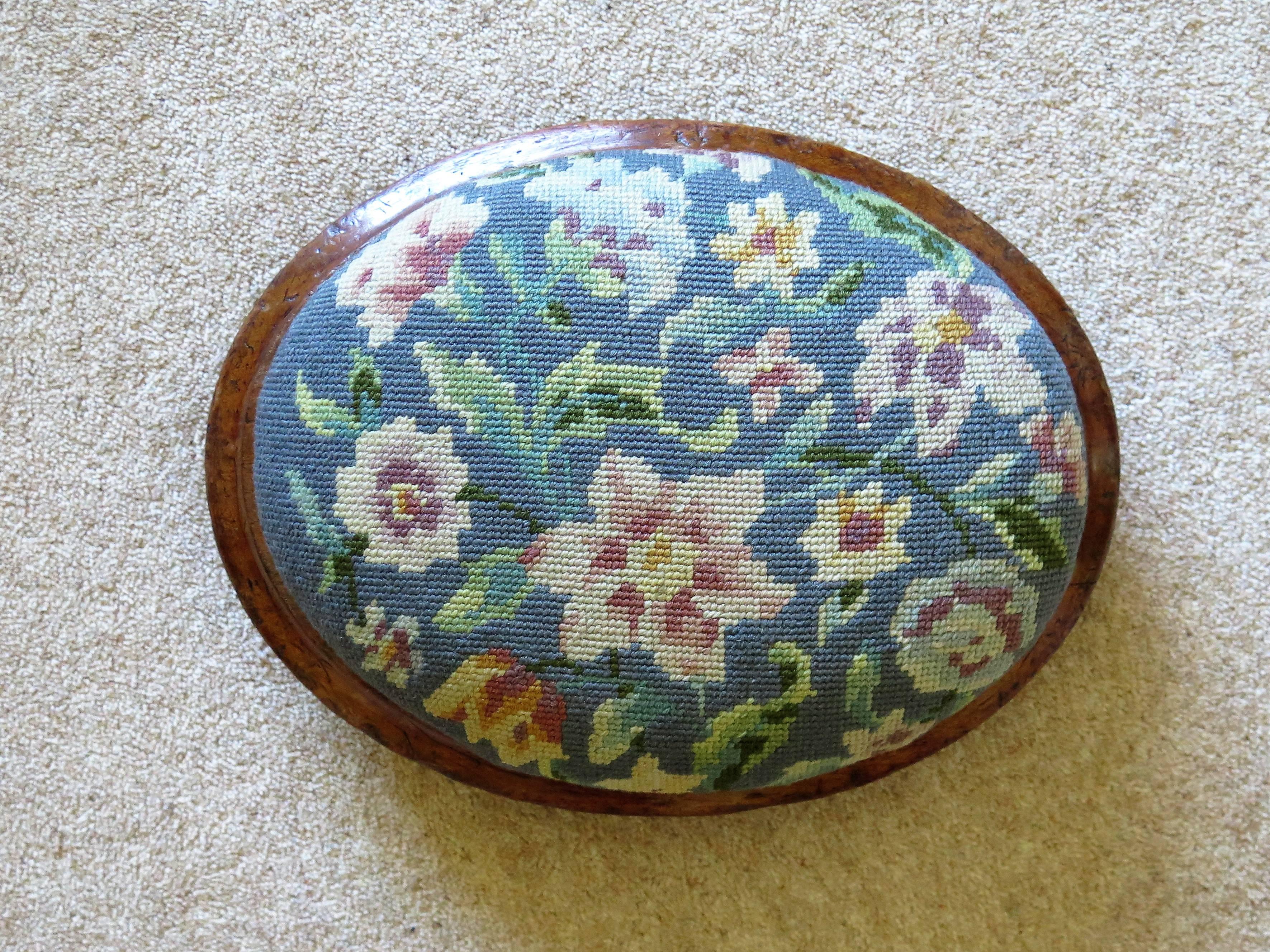 Mid-19th Century English Oval Footstool with Walnut Frame and Tapestry Top 5