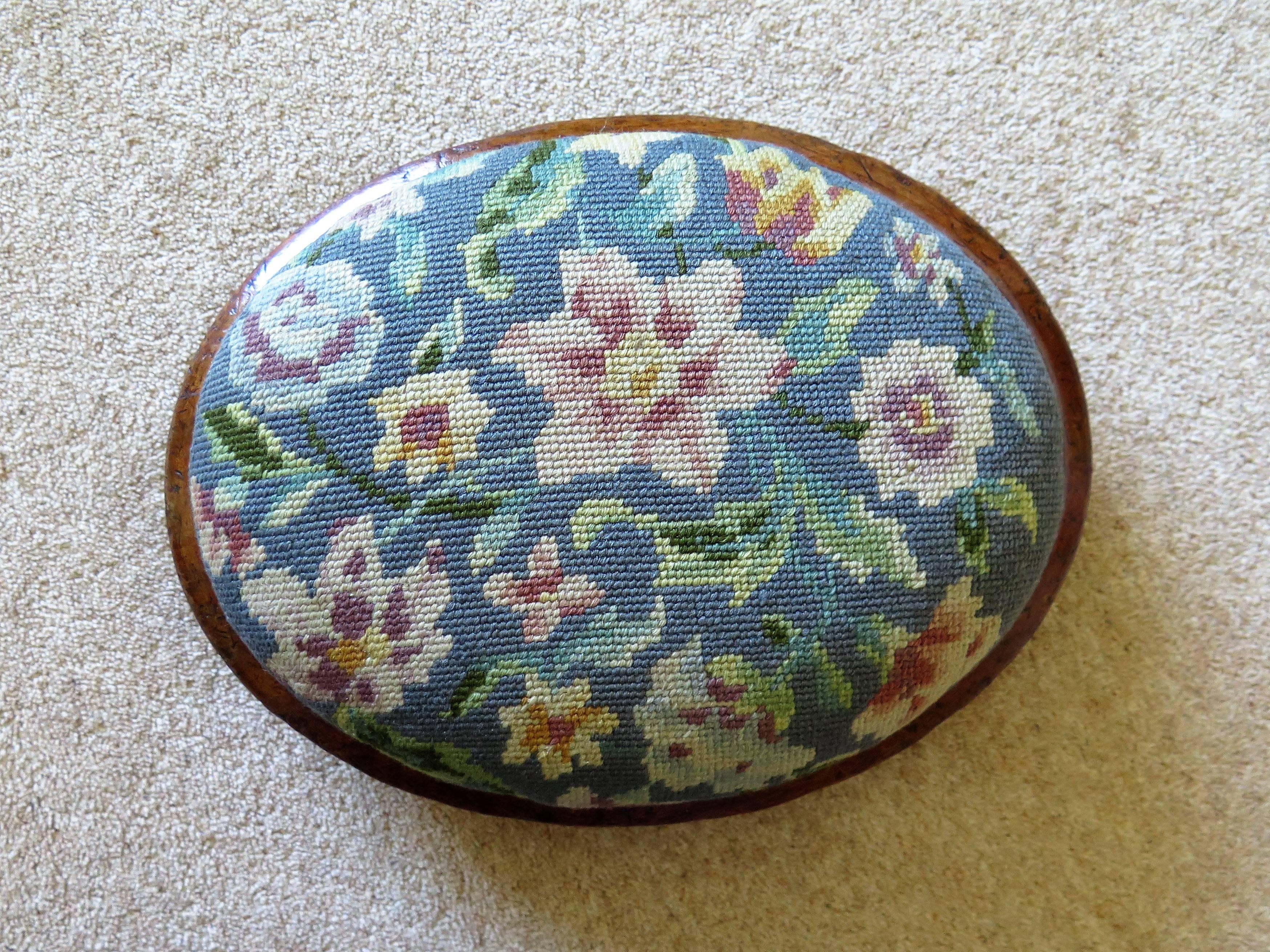 Mid-19th Century English Oval Footstool with Walnut Frame and Tapestry Top 8