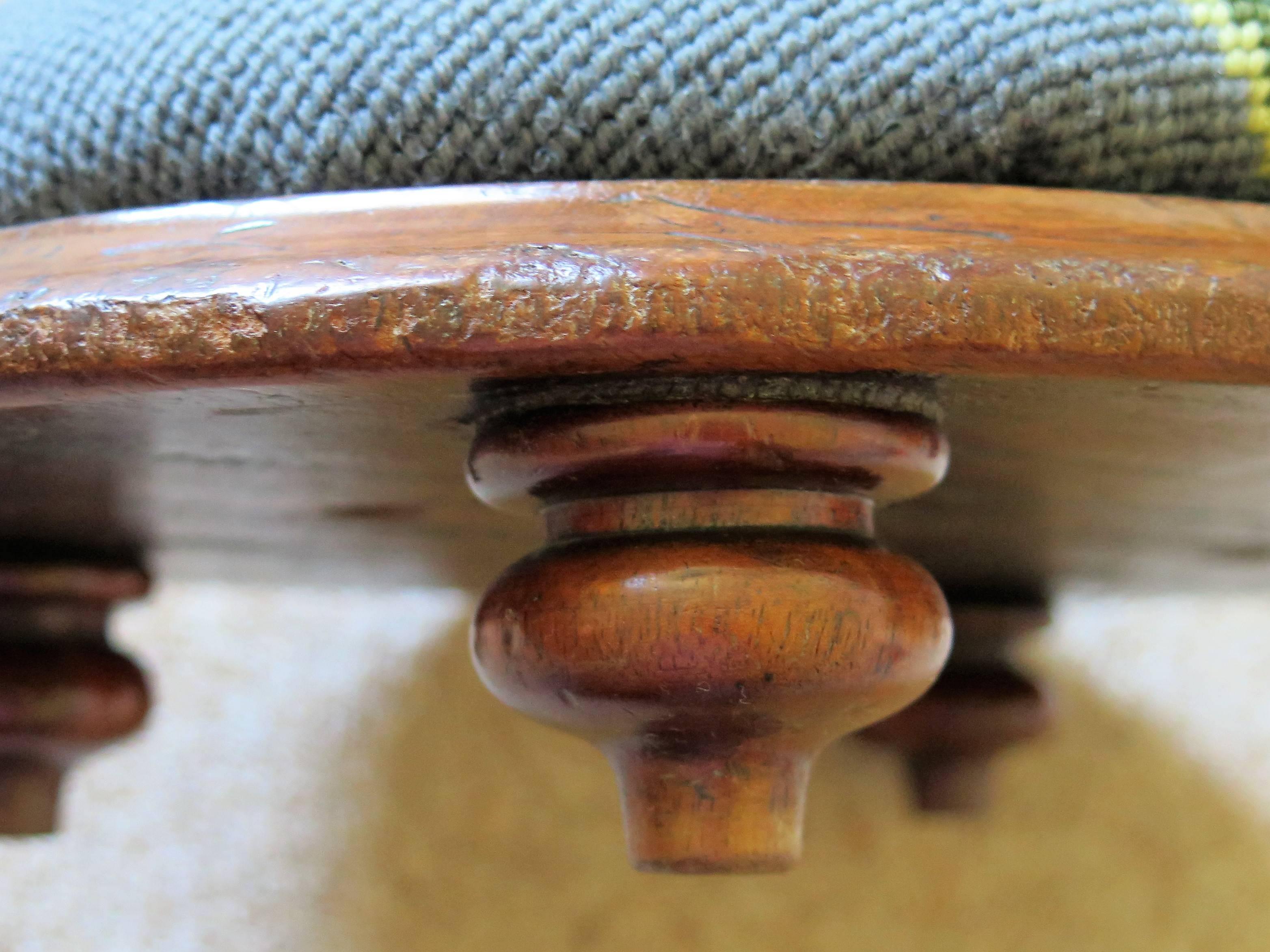 Mid-19th Century English Oval Footstool with Walnut Frame and Tapestry Top 11