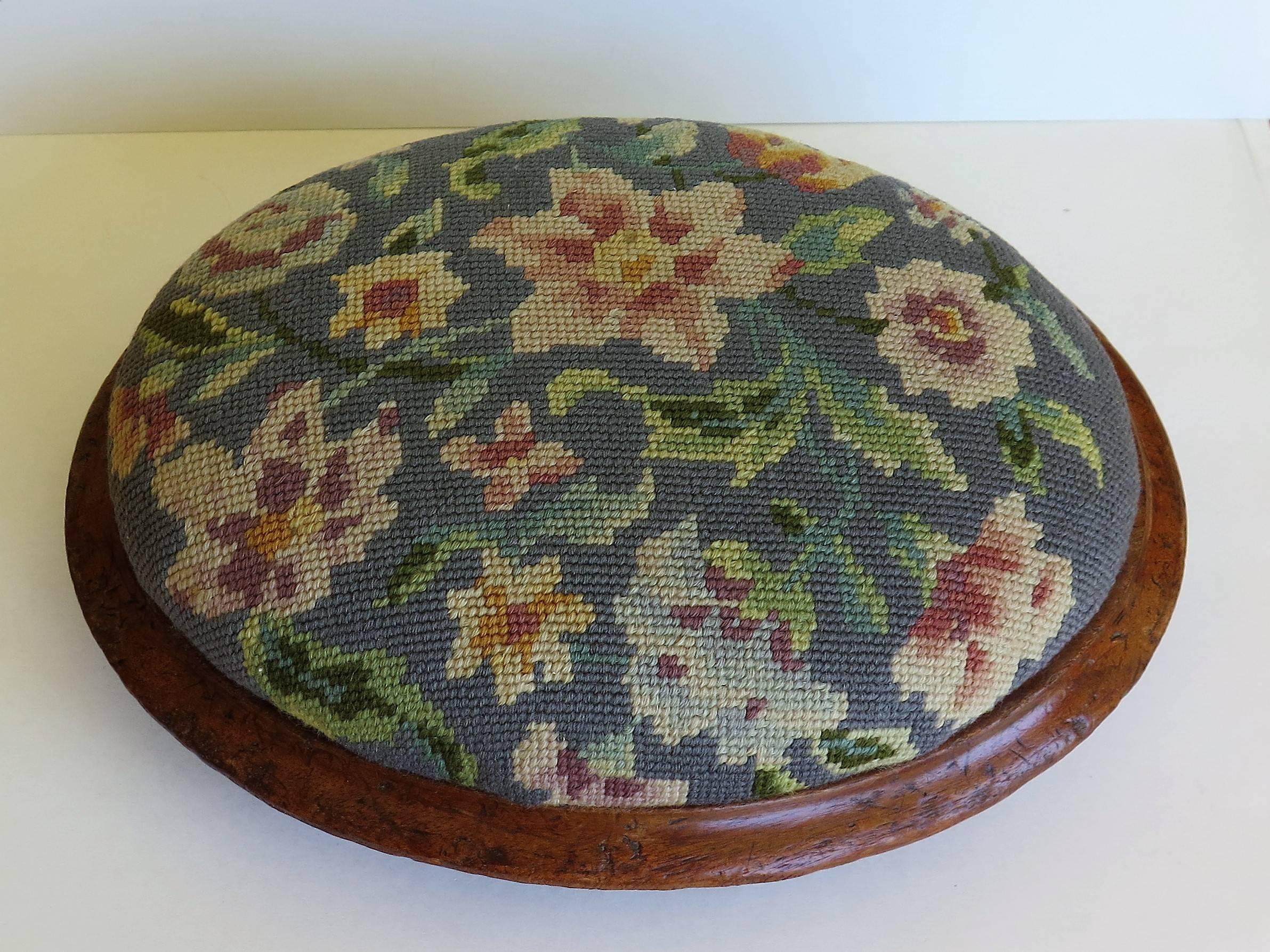 Mid-19th Century English Oval Footstool with Walnut Frame and Tapestry Top 1