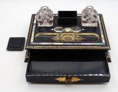 Bureau anglais en papier mâché du milieu du 19e siècle Standish