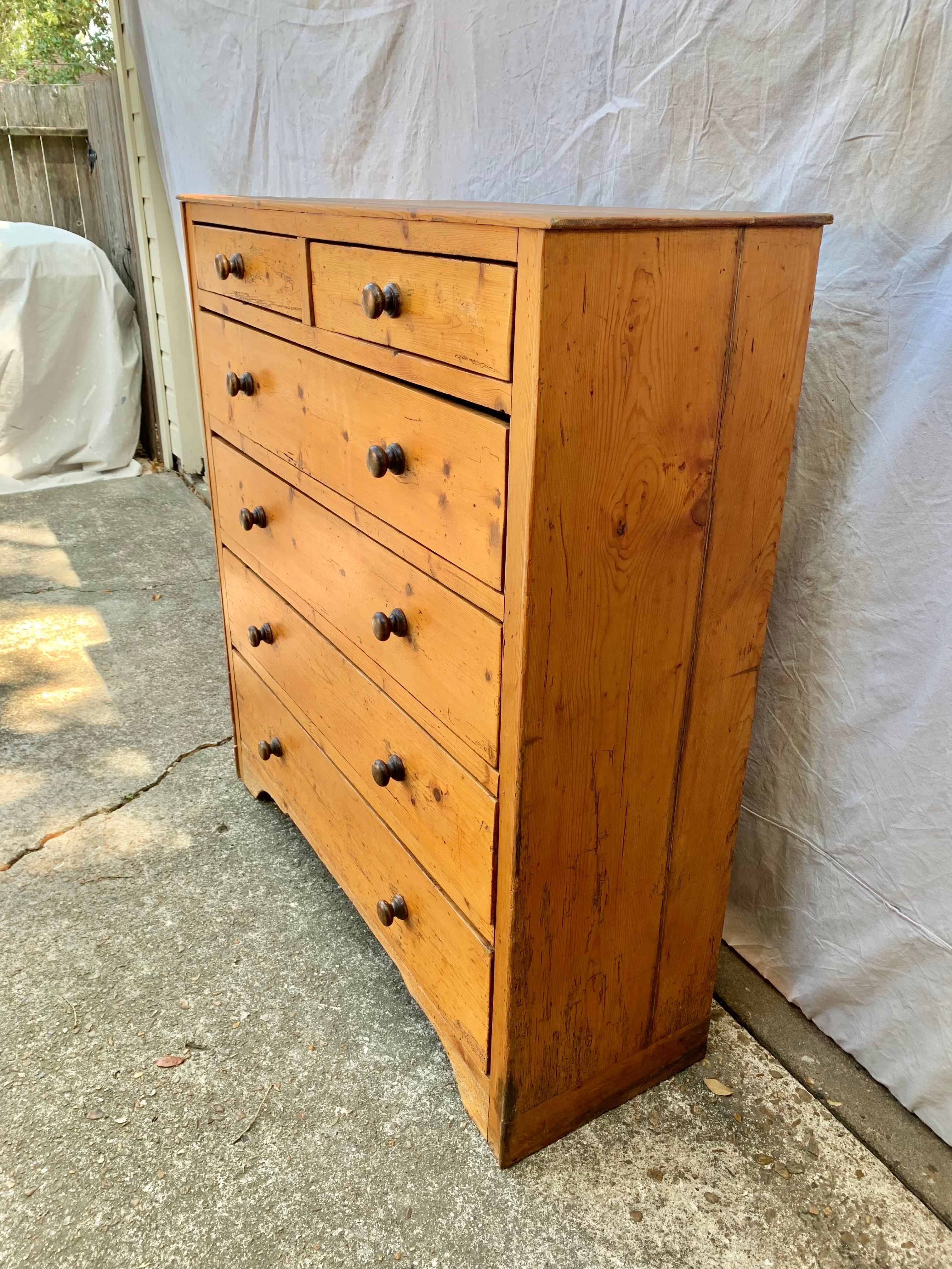 Mid 19th Century English Pine Chest of Drawers In Good Condition In Burton, TX