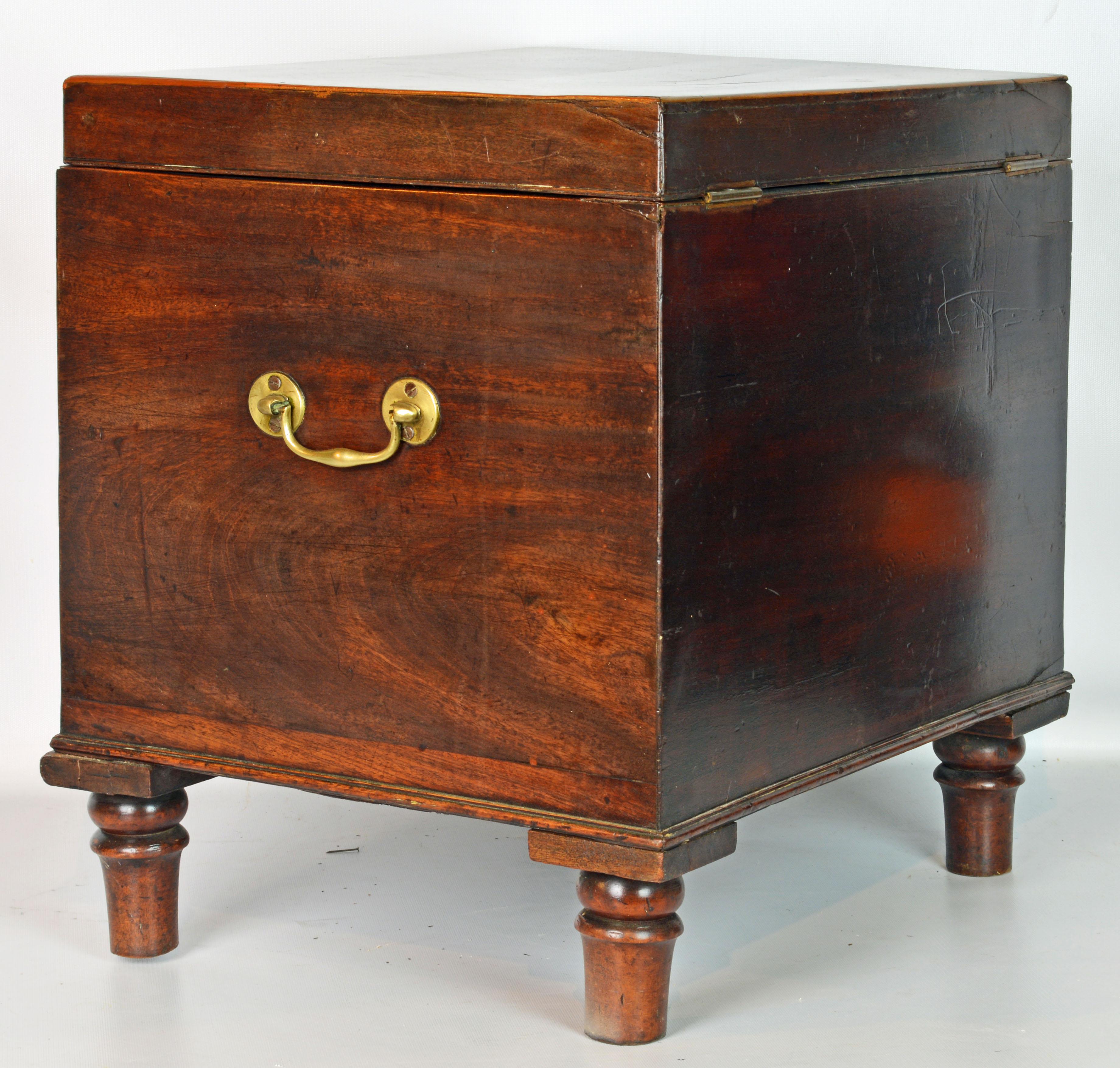 Mid-19th Century English Regency Style Mahogany Wine Cellarette In Good Condition In Ft. Lauderdale, FL