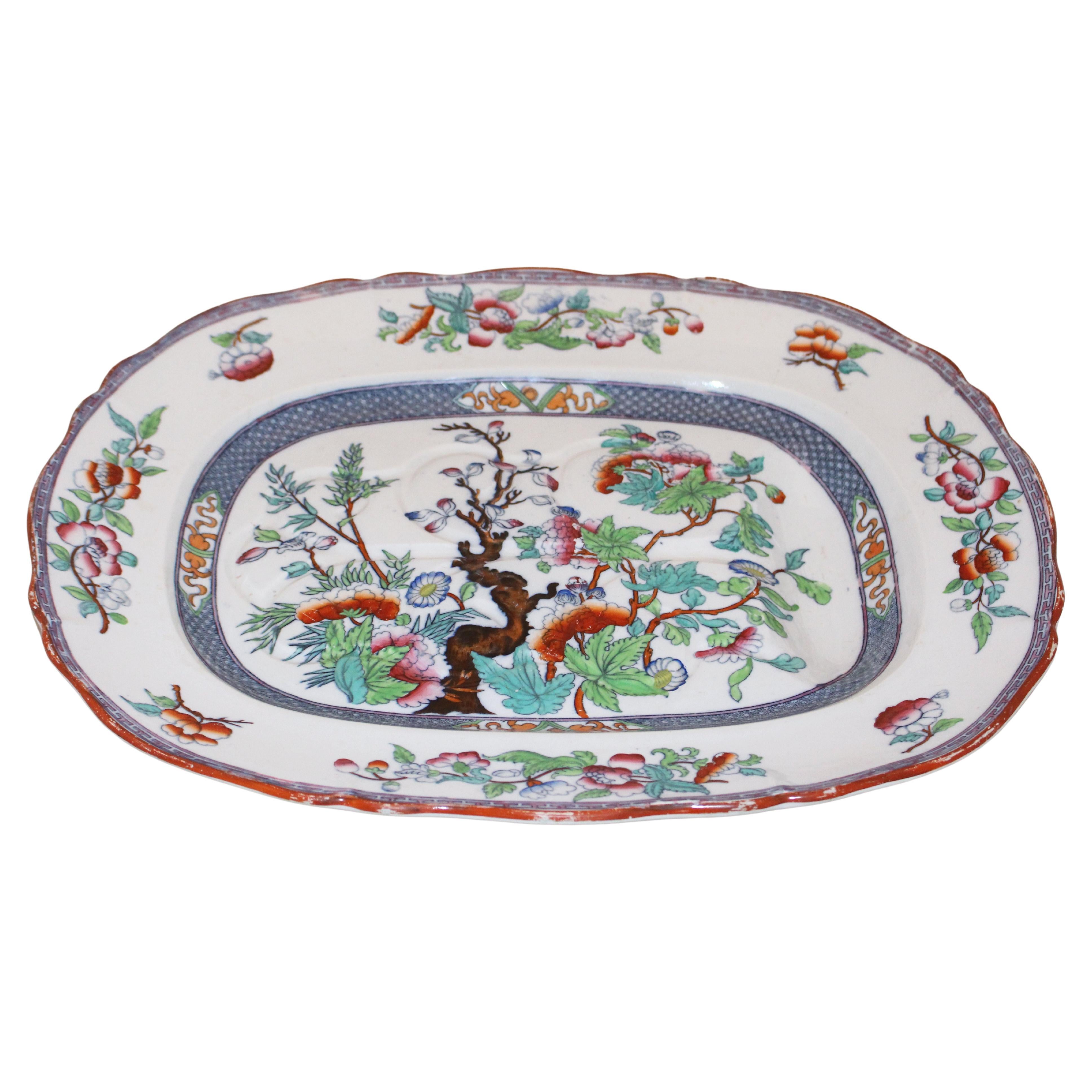 Piatto della metà del XIX secolo in Staffordshire inglese con motivo Minton