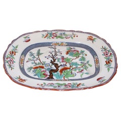 Piatto della metà del XIX secolo in Staffordshire inglese con motivo Minton