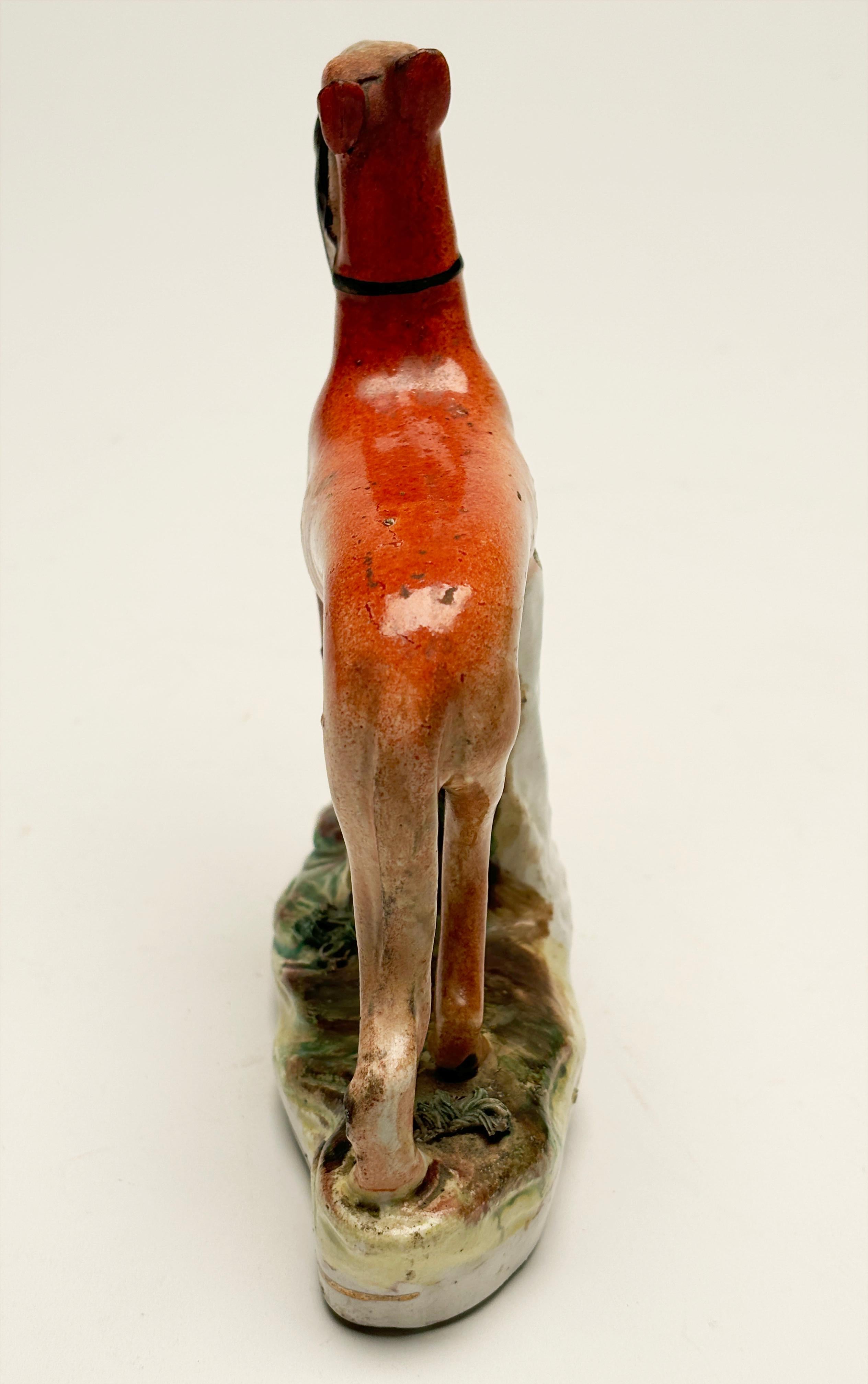 Figurina della metà del 19° secolo dello Staffordshire inglese con coniglio e whippet in vendita 2